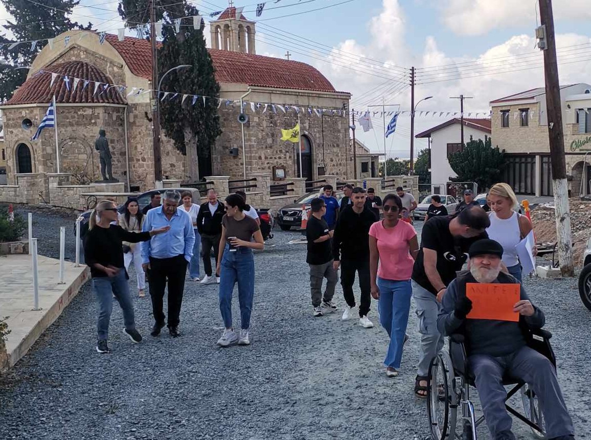cover Anarita residents protest over long-delayed roadworks