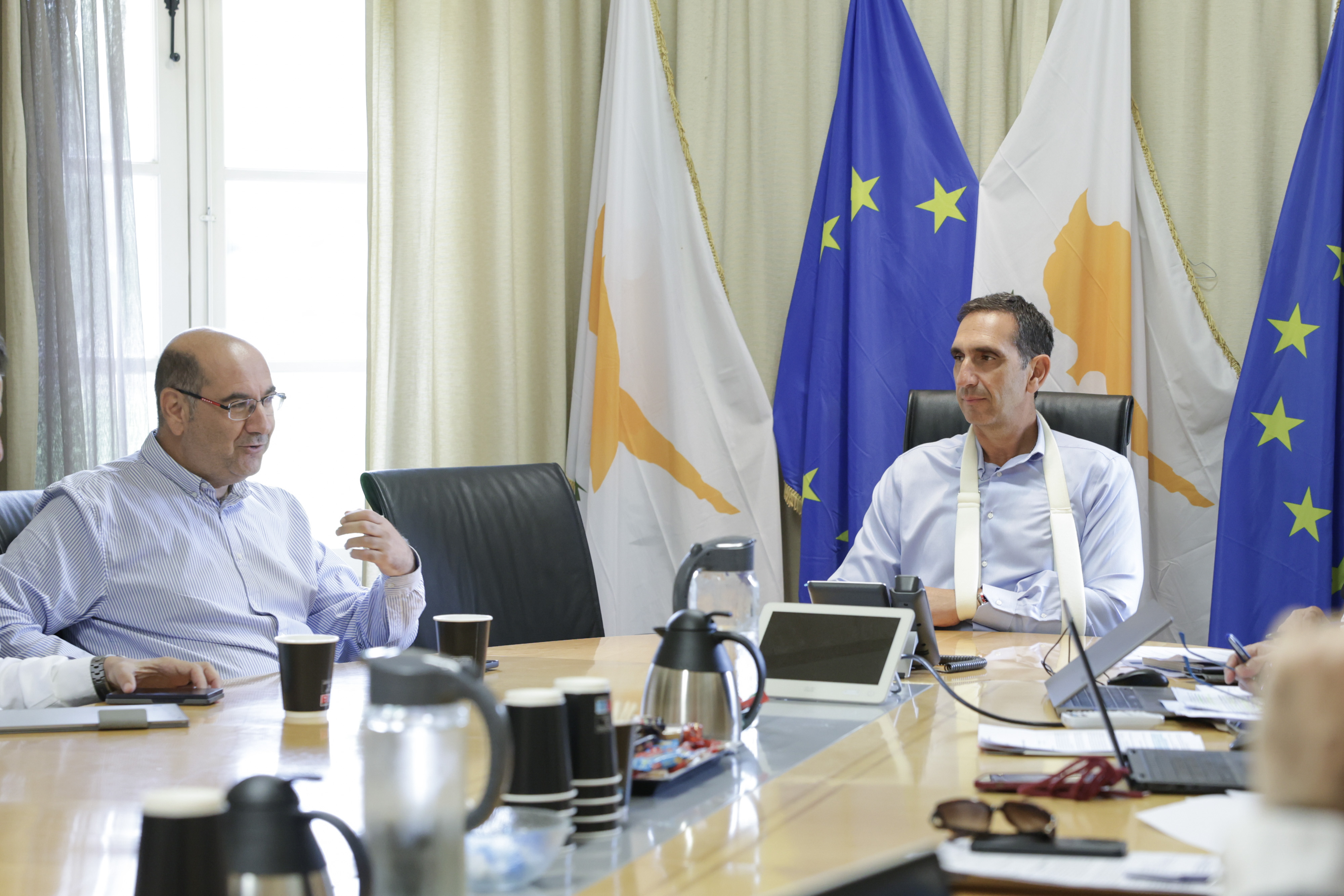 cover Municipalities threaten work stoppage over payroll concerns