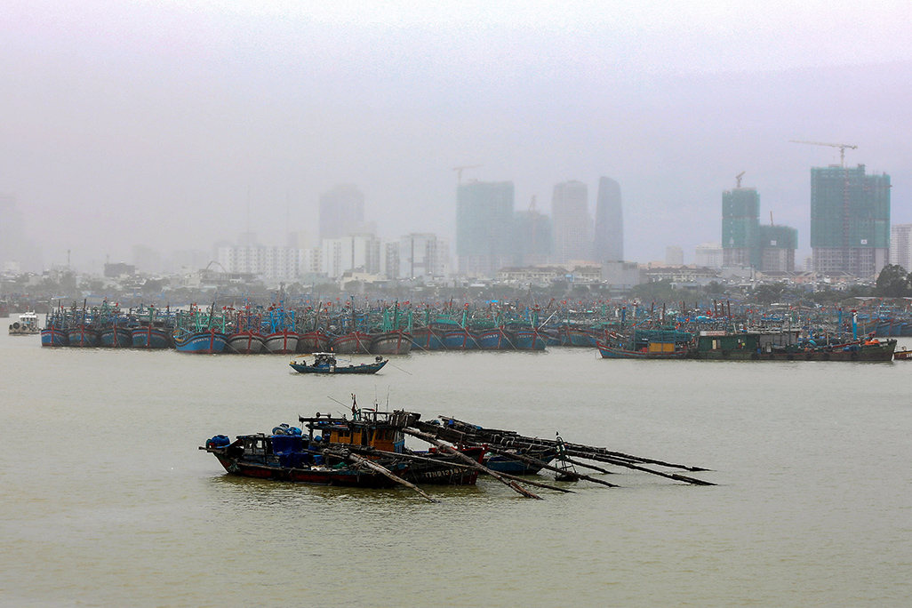 cover Typhoon Kalmaegi hits Vietnam after killing 114 in Philippines