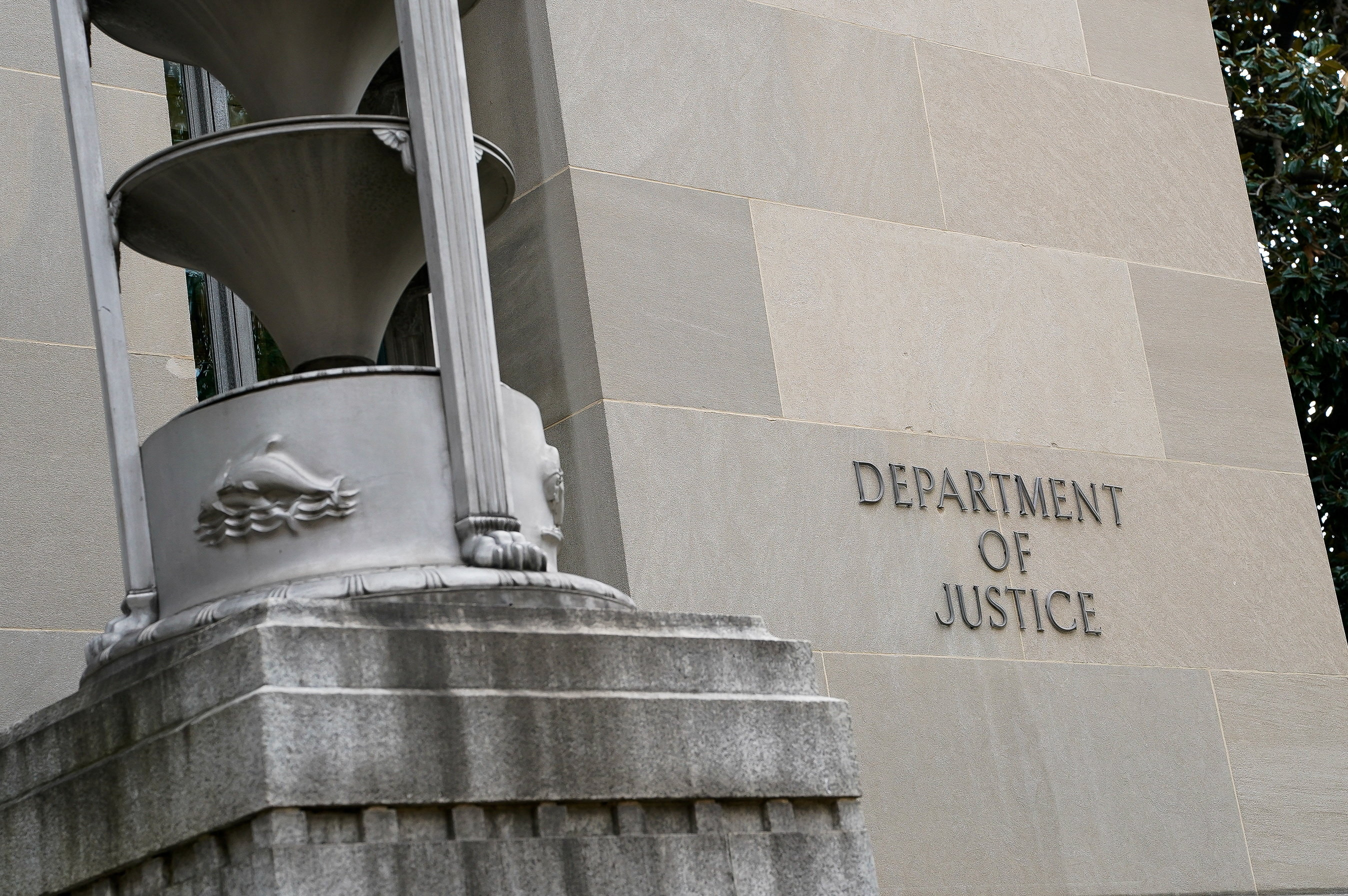 cover US Justice Department targets judicial &#8216;obstacles&#8217; in immigration and antifa cases