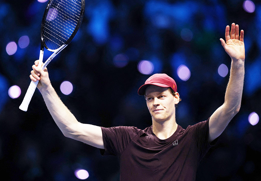 cover Sinner dominates De Minaur to reach ATP Finals title match