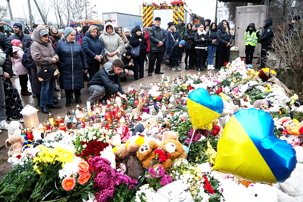 cover US threatens to cut intel, weapons to press Ukraine into peace deal