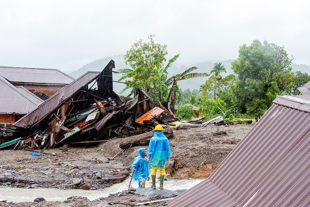 cover Rescuers step up recovery operations as Southeast Asia flood deaths reach 321