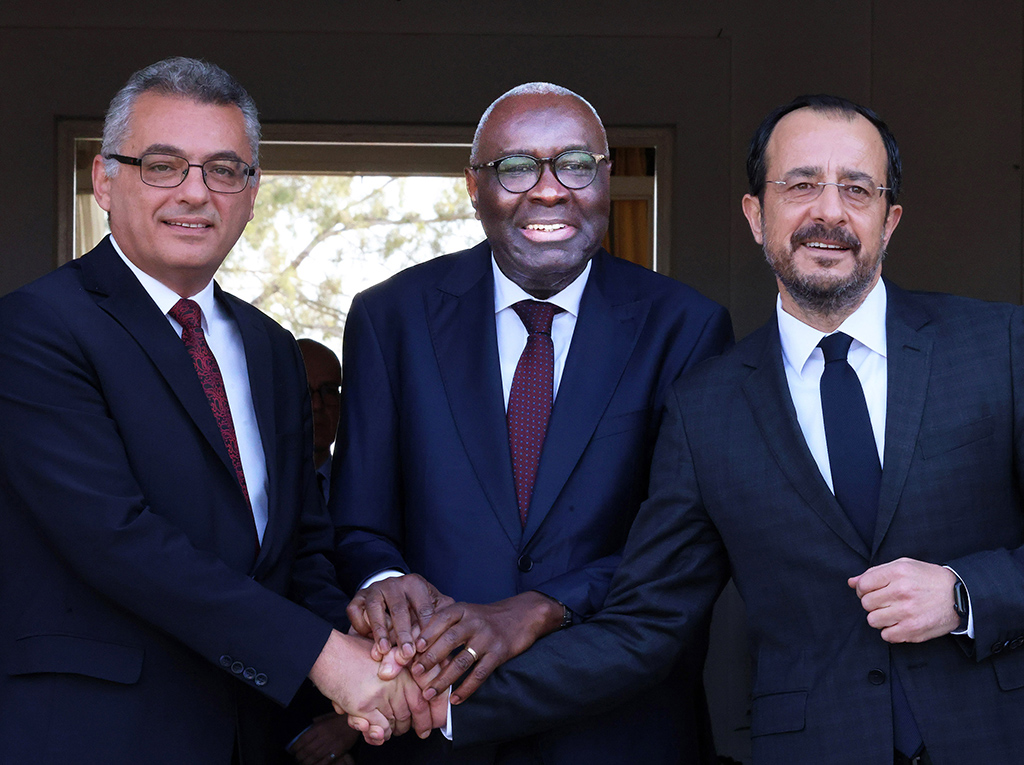 image &#8216;I go with sole aim of resuming talks,&#8217; says president as he meets Erhurman for first time