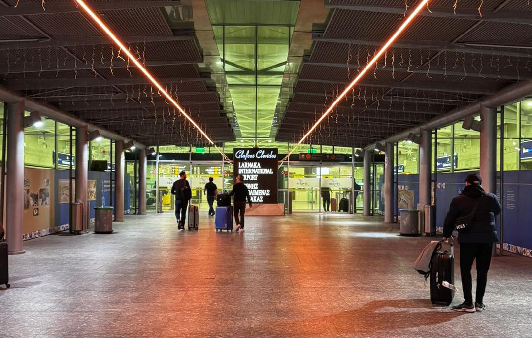 cover Bad weather stops flight from landing at Larnaca