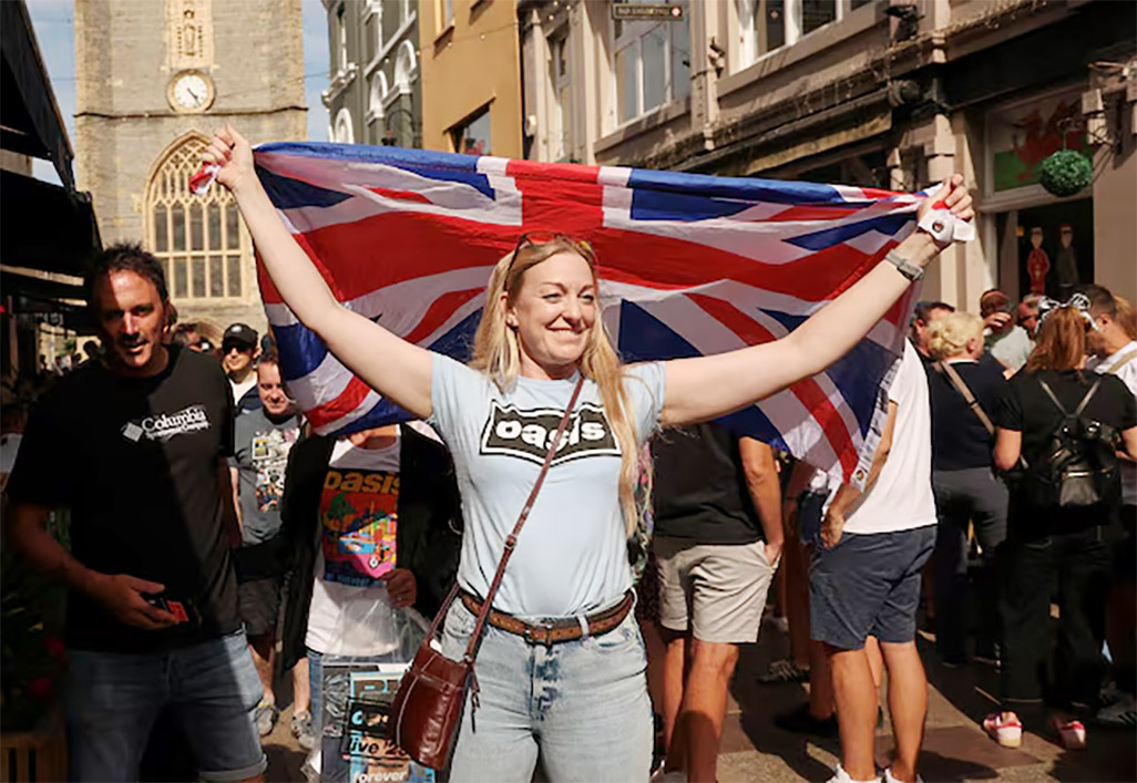 cover UK targets touts with ban on ticket resale for profit