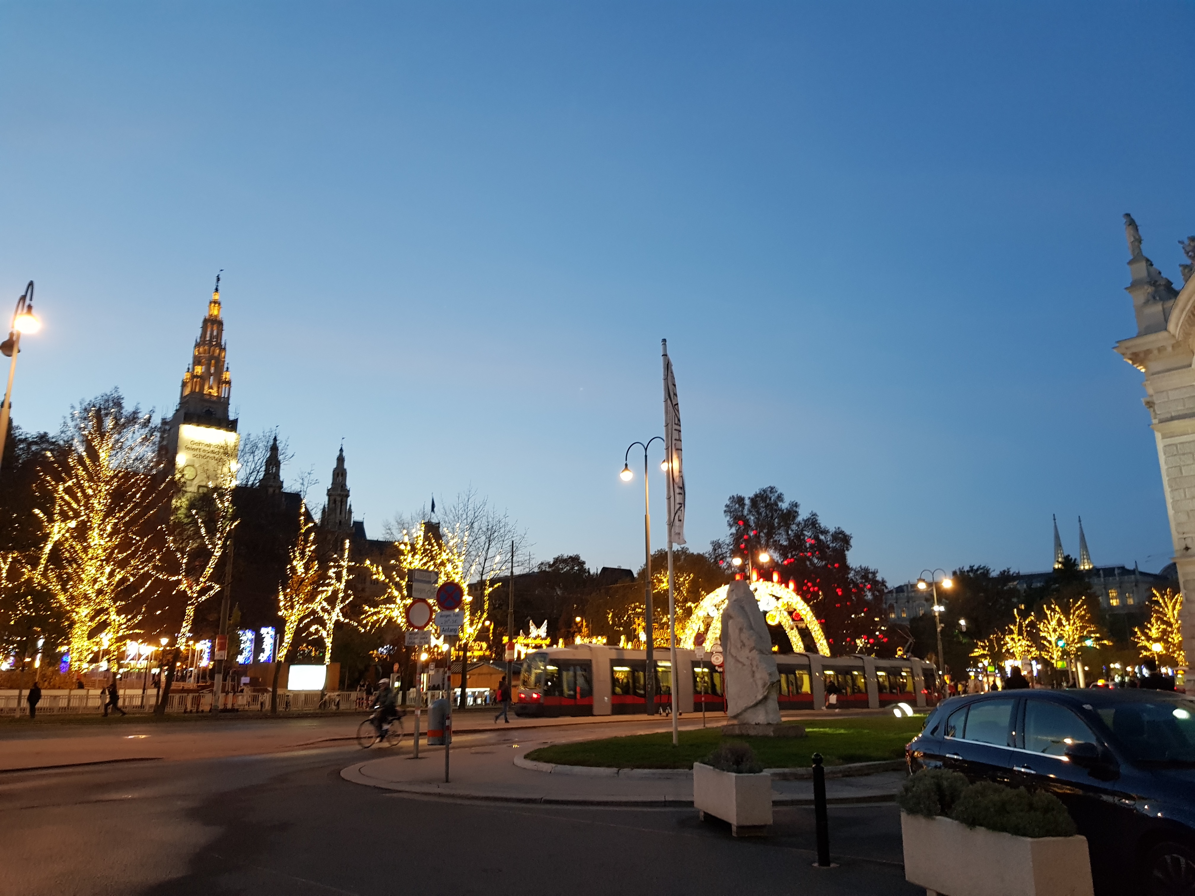 cover Selling Christmas vouchers in Vienna: have you planned gifts for your employees?