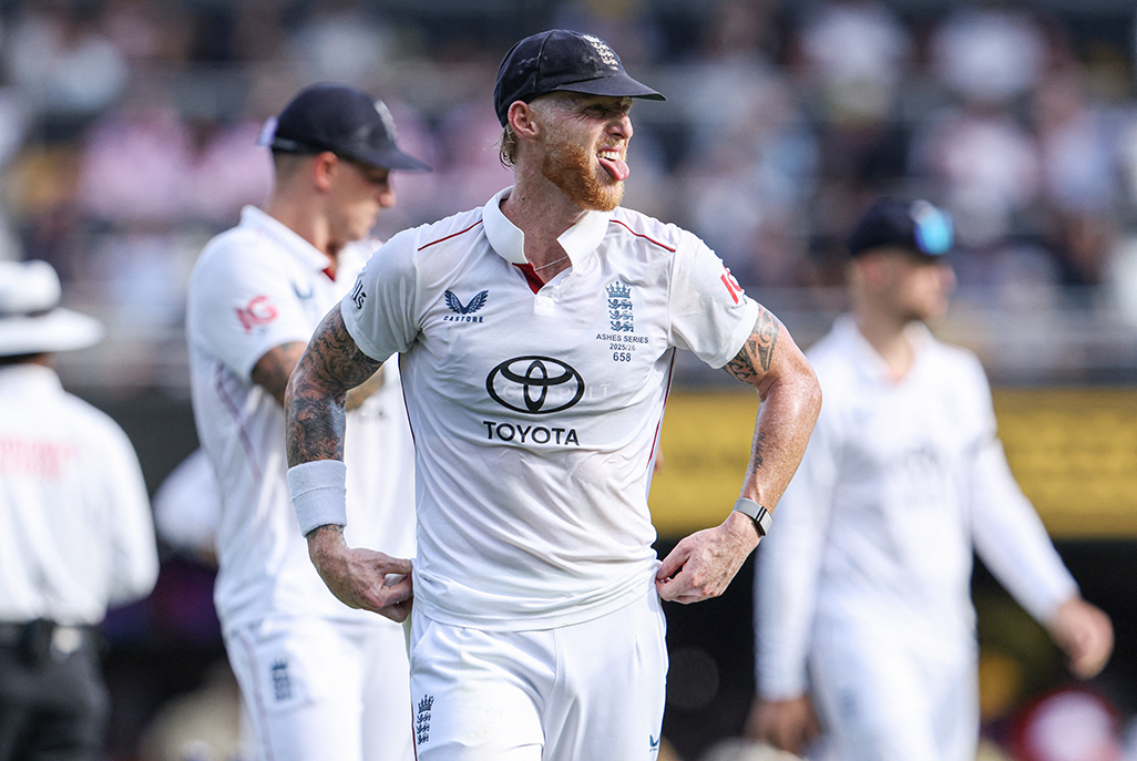 cover Australia take lead over fumbling England in second Ashes test