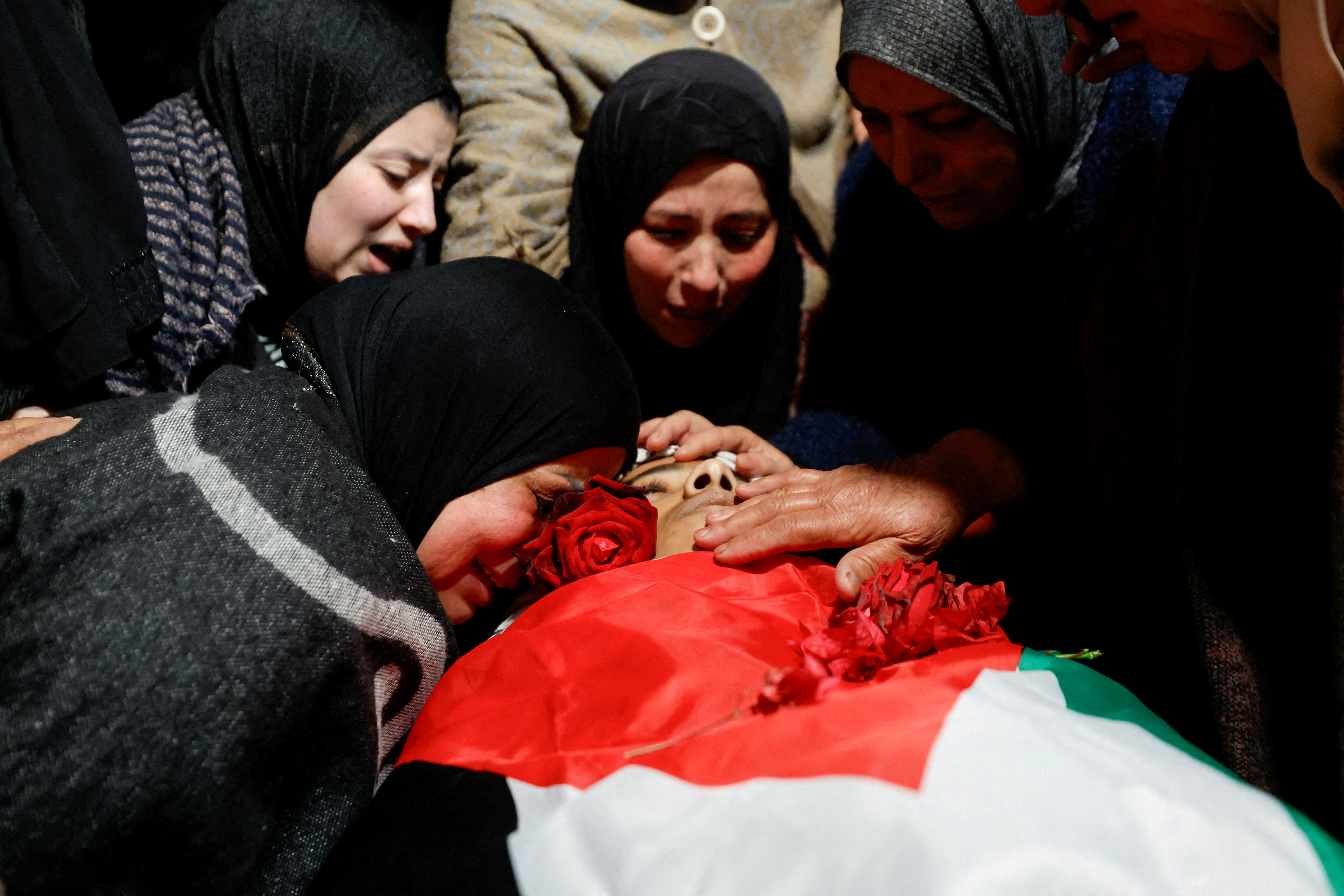 cover Israeli settler kills 16-year-old Palestinian in West Bank, mayor says