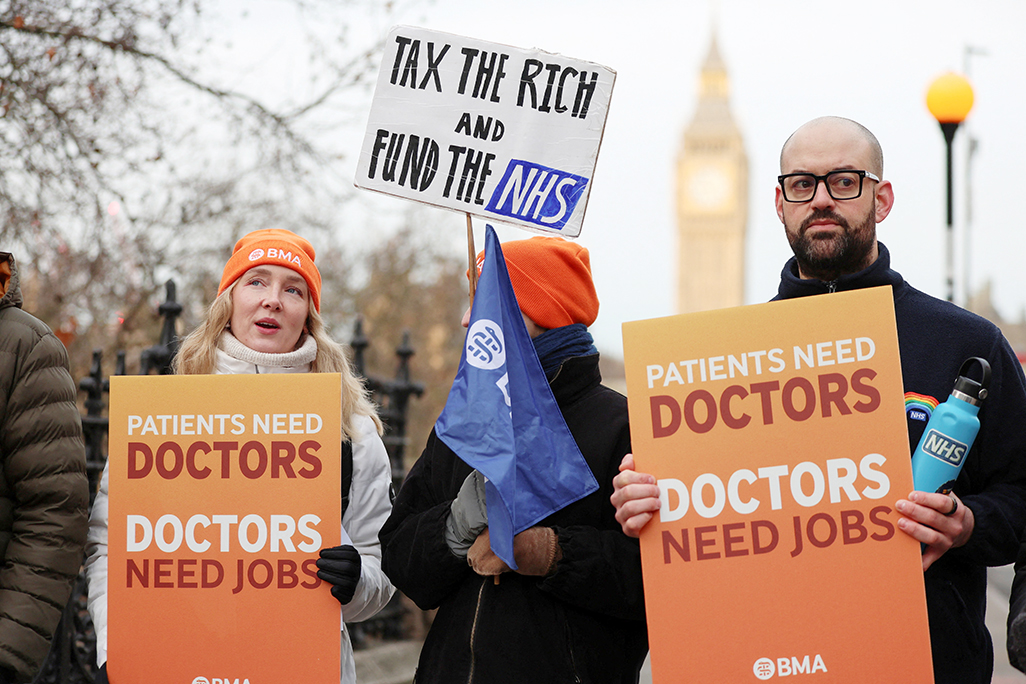 cover Doctors in England start five-day walkout during flu surge