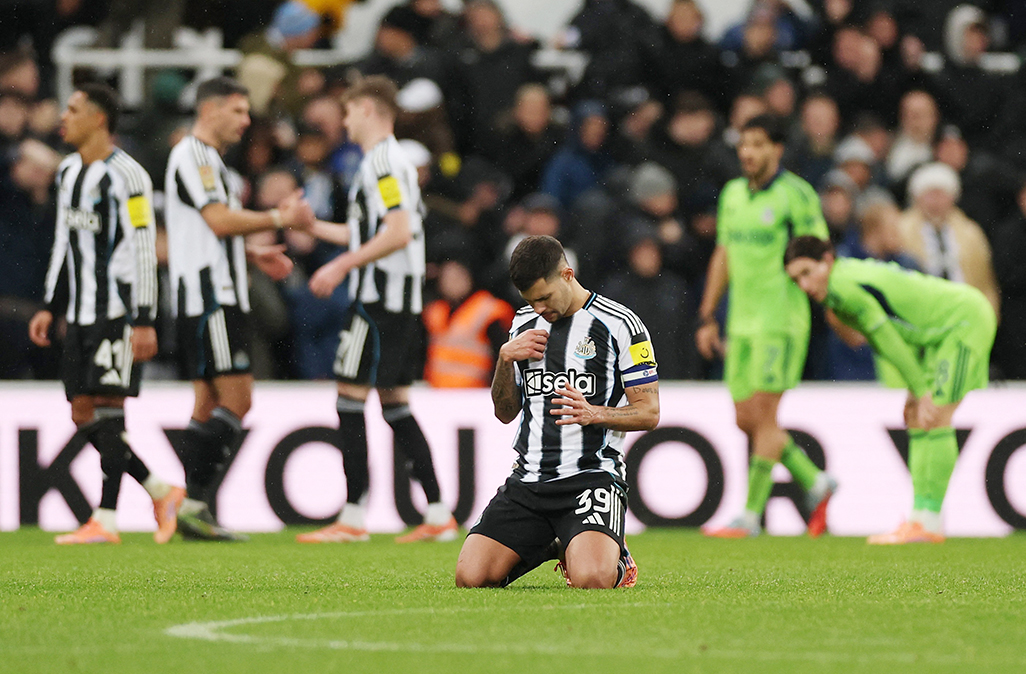 cover Man City reach League Cup semis, late Newcastle goal downs Fulham