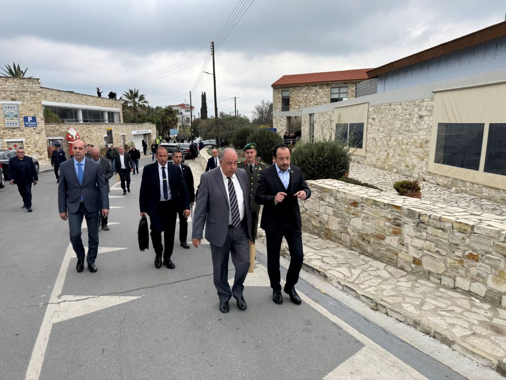 cover President calls for restart of comprehensive Cyprus Talks
