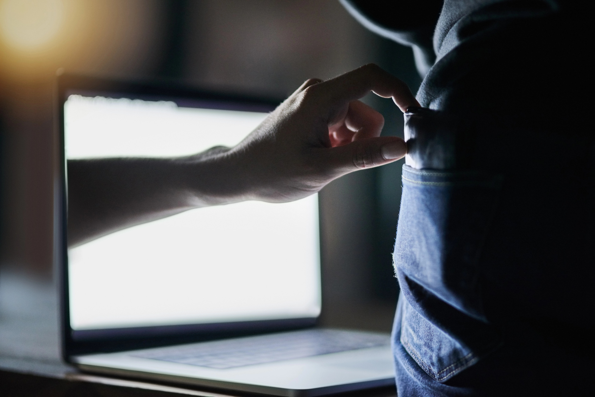 cover Limassol police investigate nearly 10,000-dollar online invoice scam