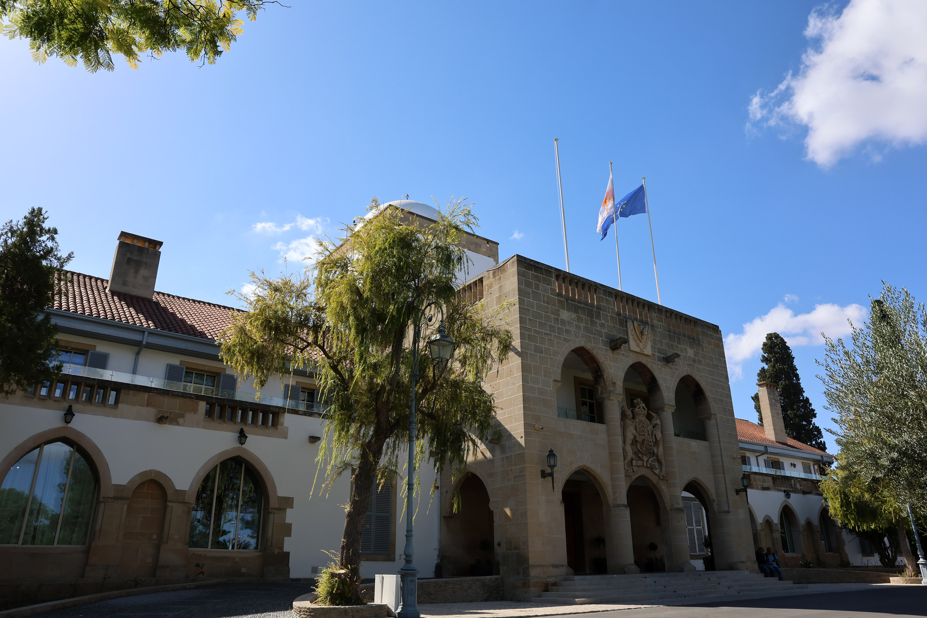 cover Tales from the Cofeeshop: Life at Versailles, Kyproulla edition