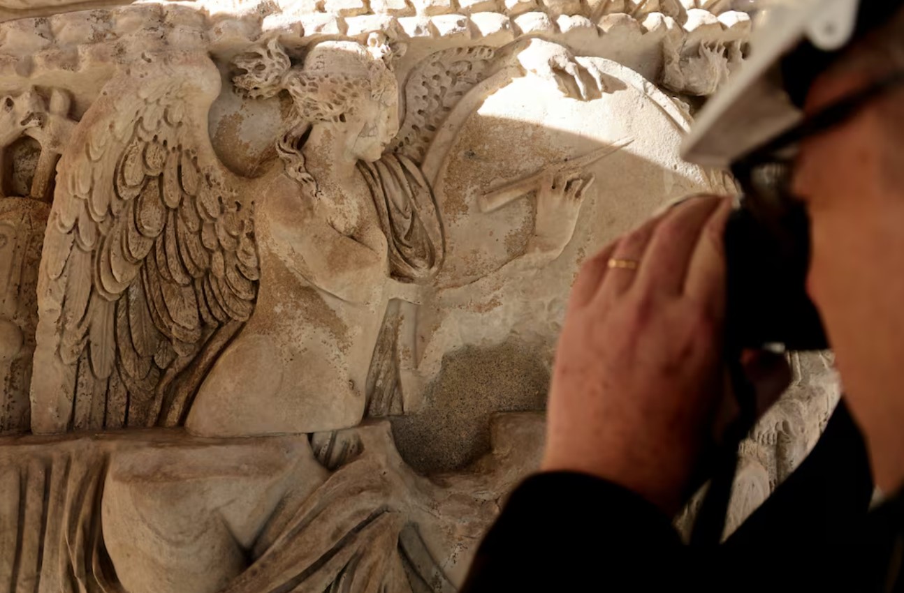 cover Lasers turn back time on Rome’s Column of Marcus Aurelius