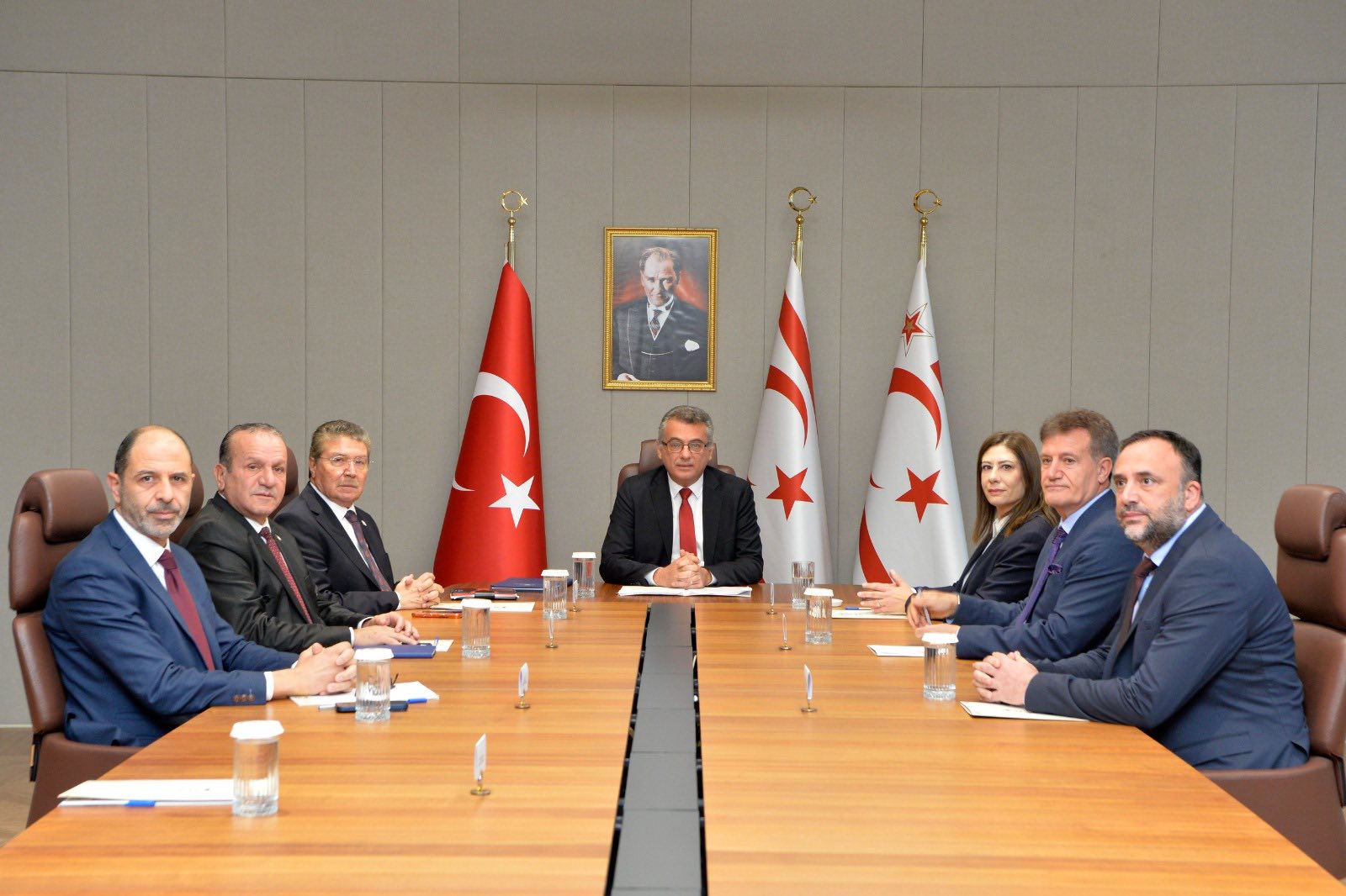 cover Erhurman: Holguin to return in January, enlarged meeting possible afterwards