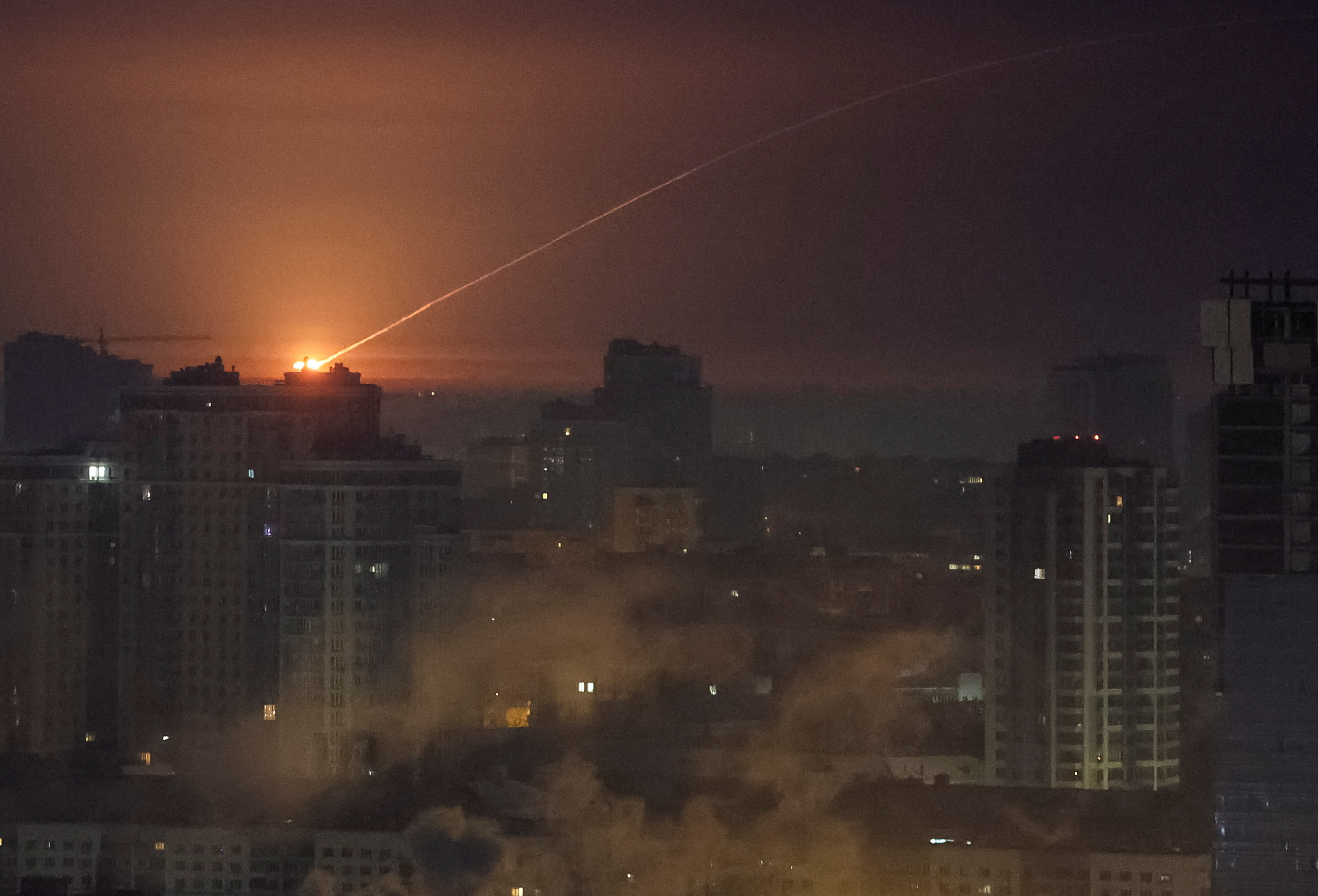 cover Russian strikes cut heating to thousands of buildings in Kyiv amid freezing cold