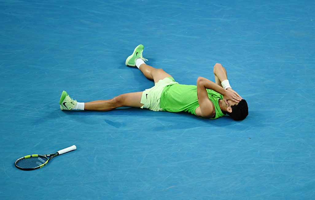 cover Miracle man Alcaraz beats leg issue, Zverev to make Australian Open final