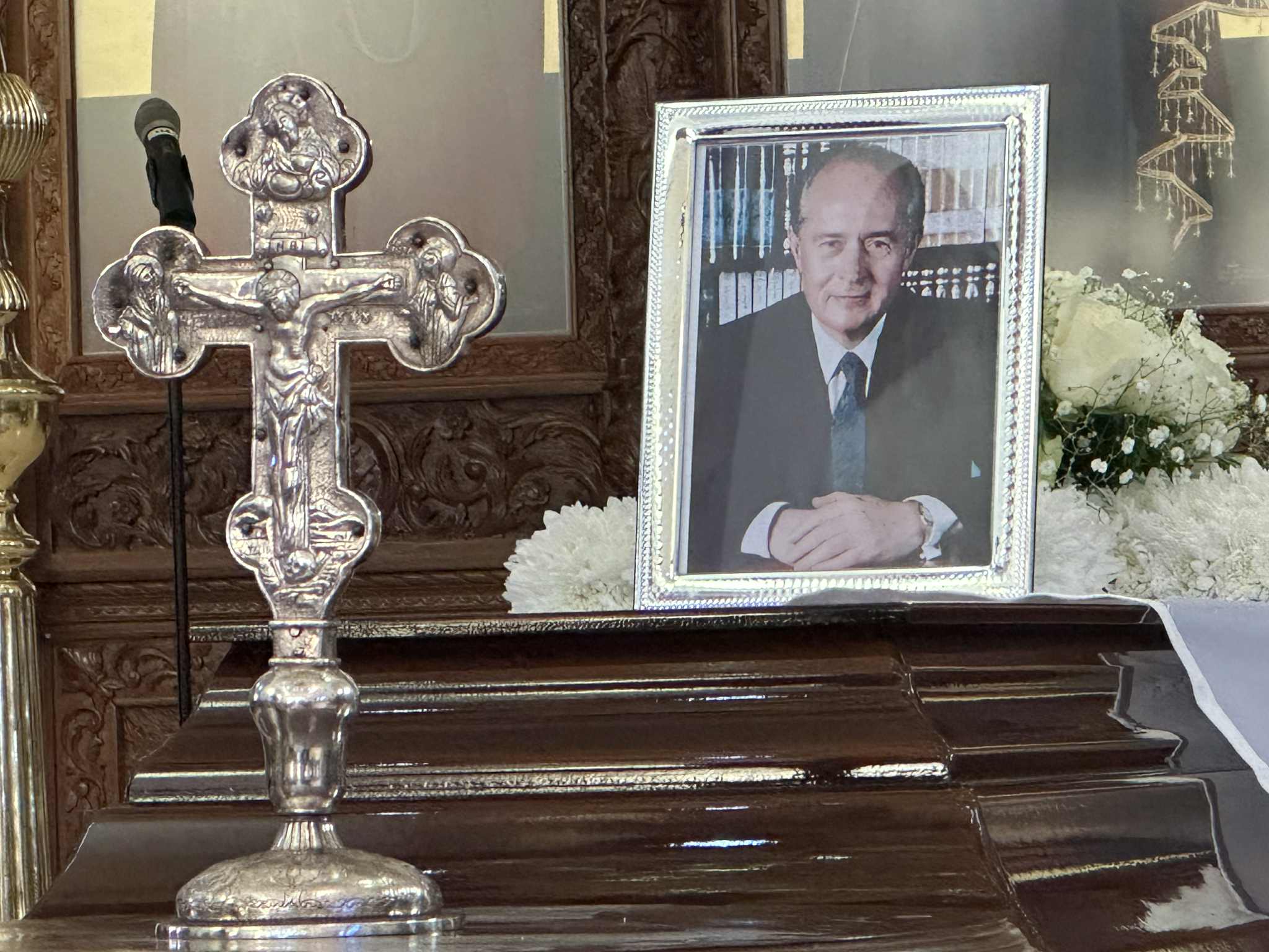 image George Vassiliou’s body lies in state, dignitaries sign book of condolences