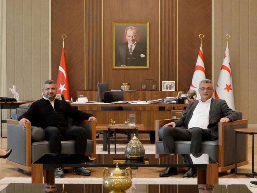 cover Erhurman welcomes journalist Kismir to official residence