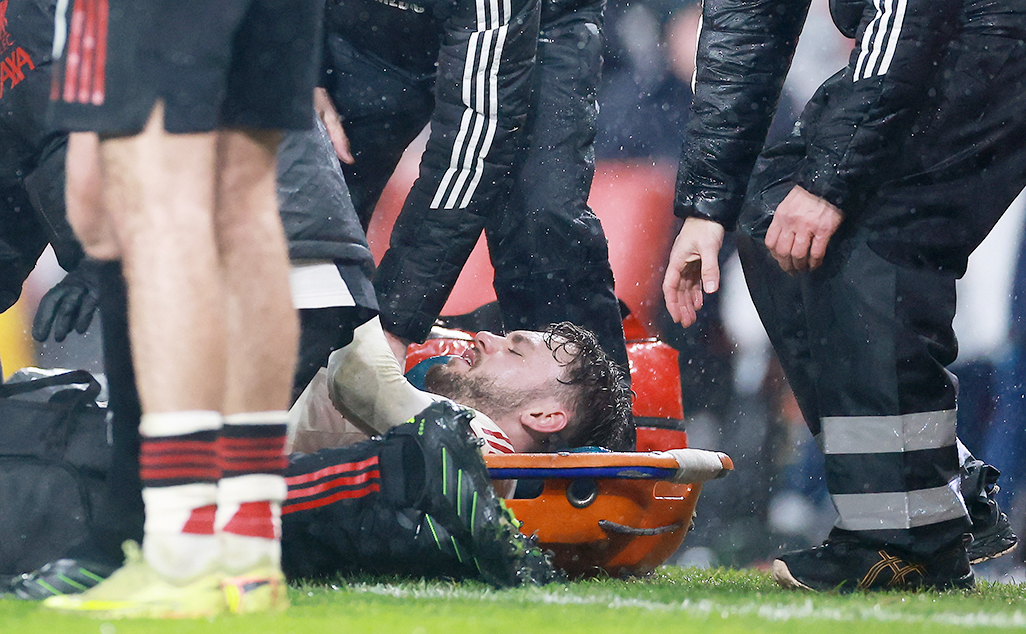 cover Martinelli apologises after pushing injured Bradley