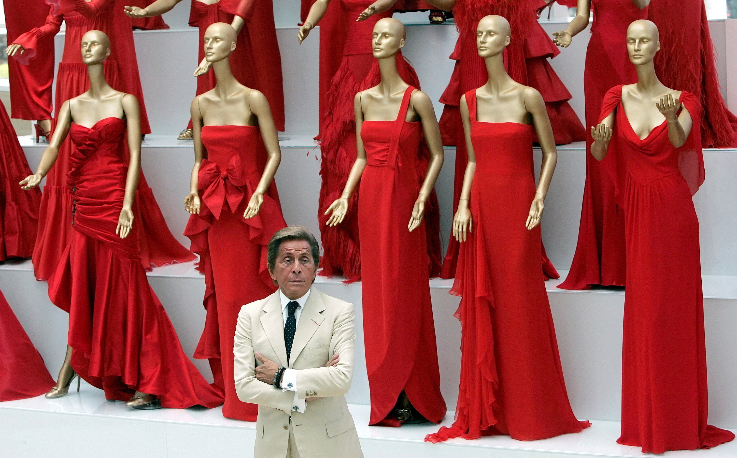 cover Italian haute couture &#8217;emperor&#8217; painted fashion red