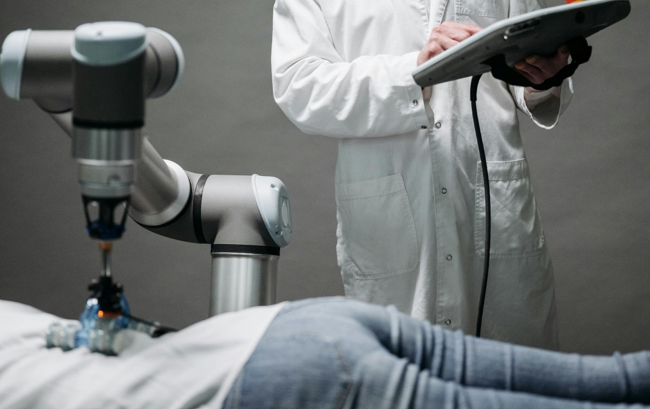 image Restoring surgeons’ sense of touch with robotic fingertips