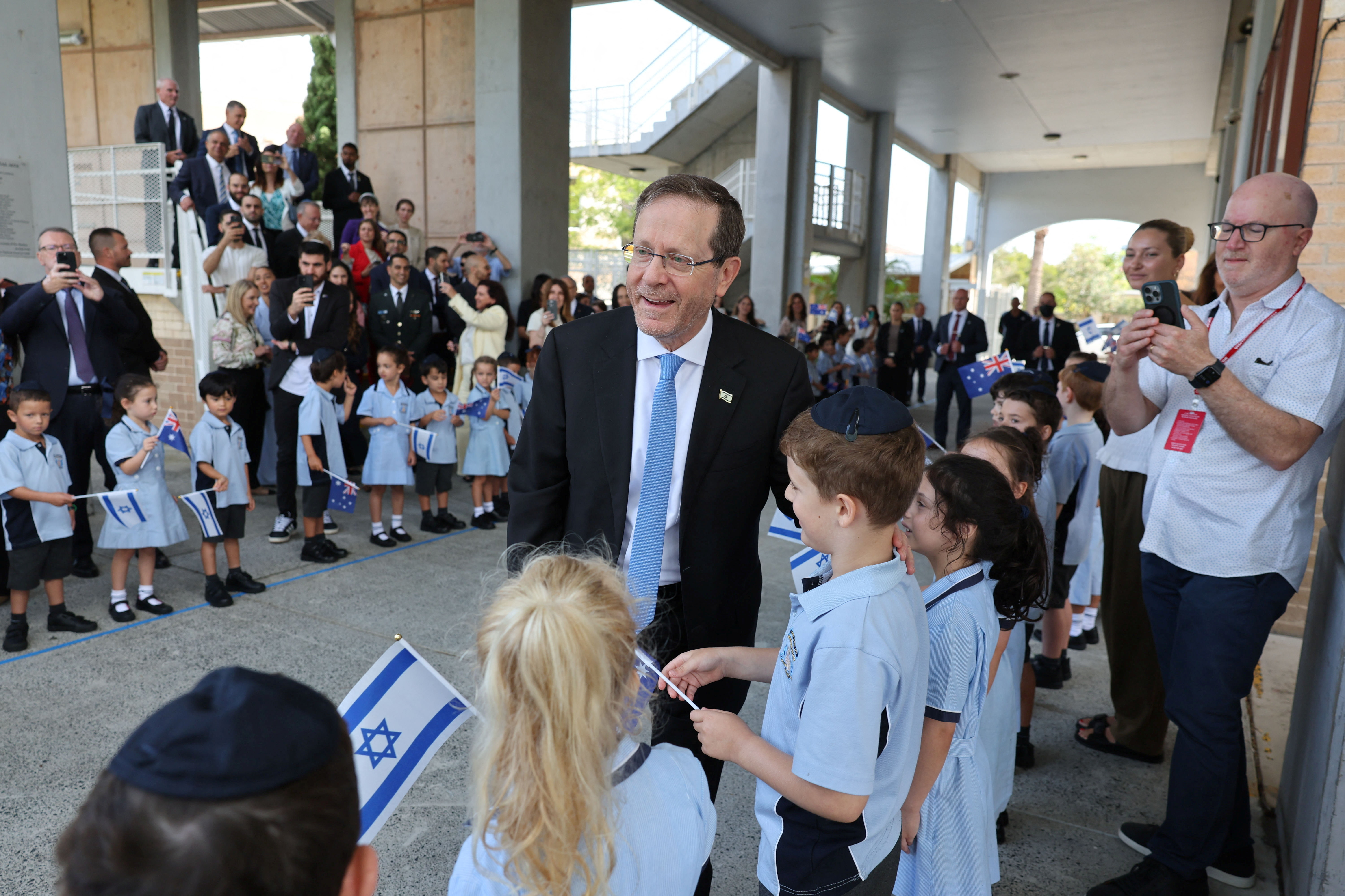 cover Australia urges calm after violent clashes in Sydney during Israeli President&#8217;s visit