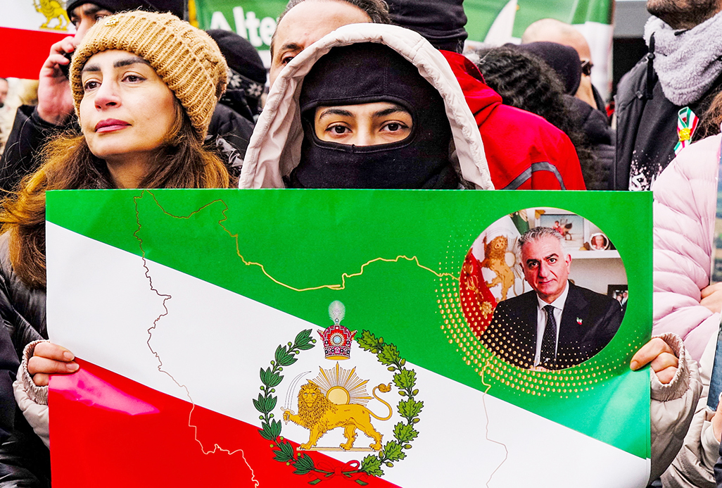 cover Iranian mourning ceremonies prompt new crackdowns in echo of 1979 revolution