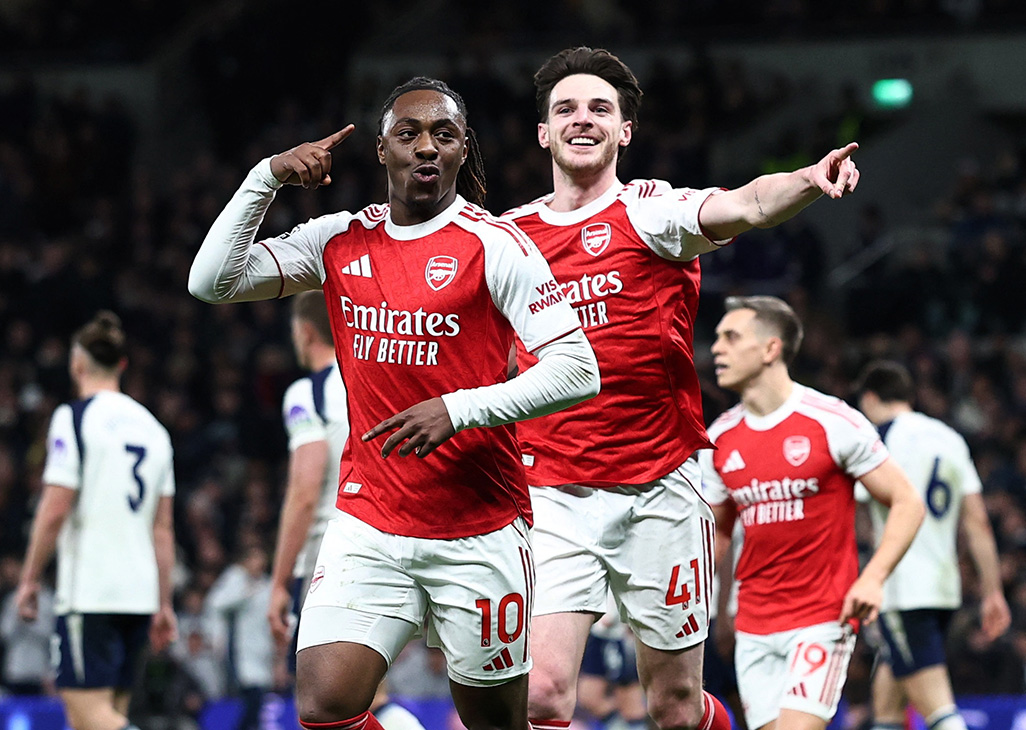 cover Arsenal beat Spurs in derby, Liverpool leave it late