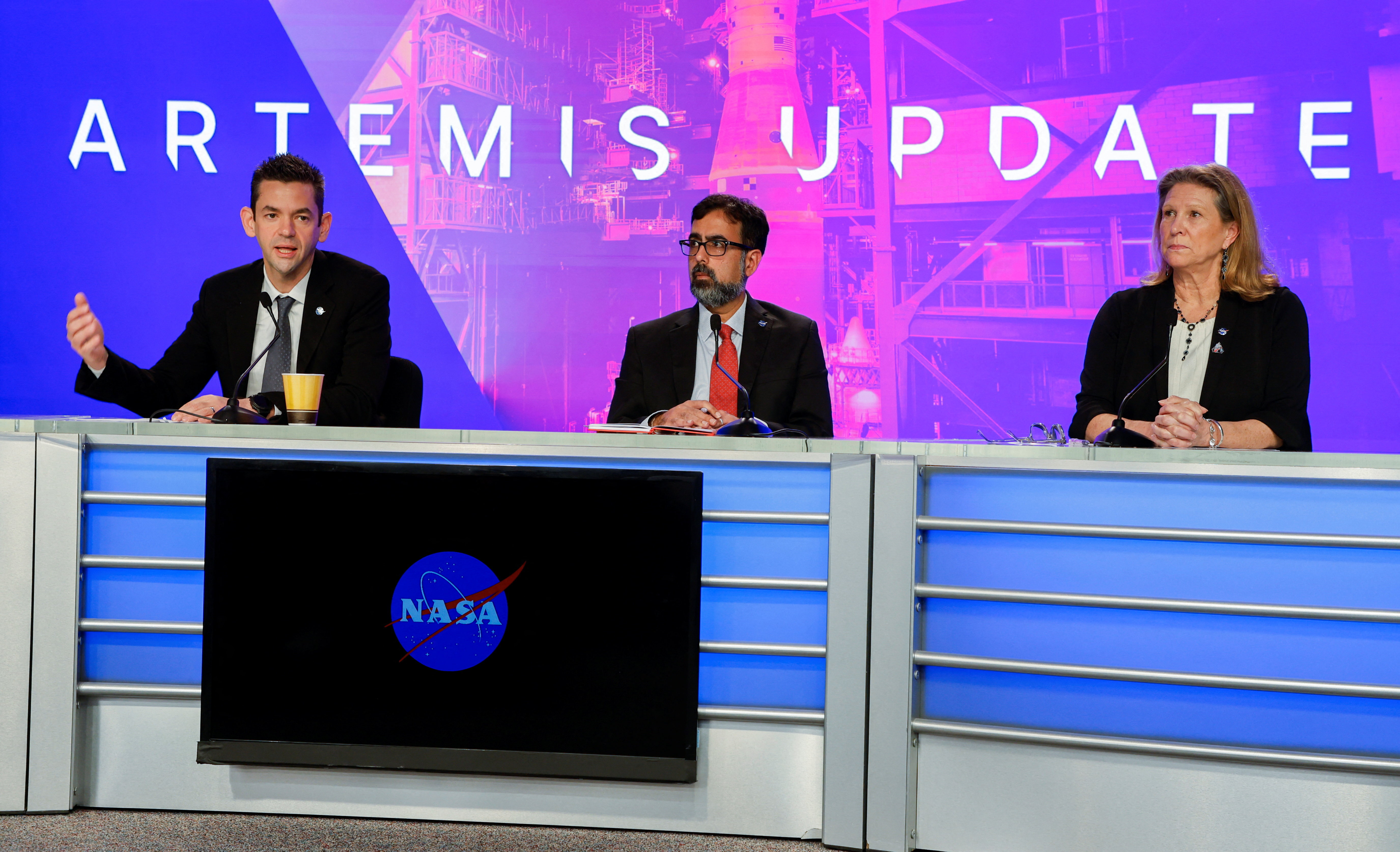 cover NASA shakes up moon program with new test mission before astronaut lunar landing