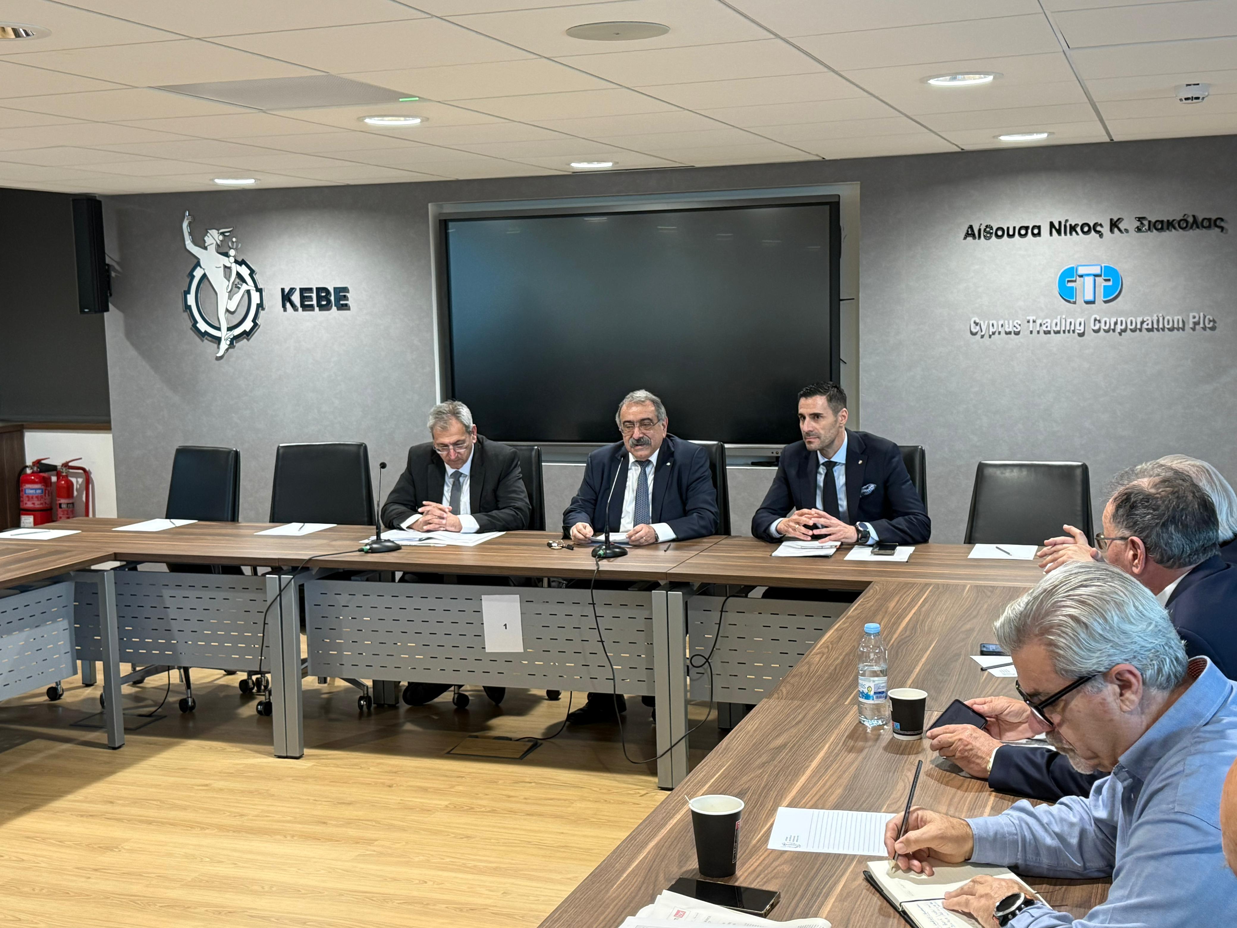 cover Labour minister meets chamber of commerce amid growing workforce shortages