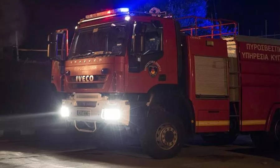 cover Early-morning fire damages cars and apartment block in Nicosia