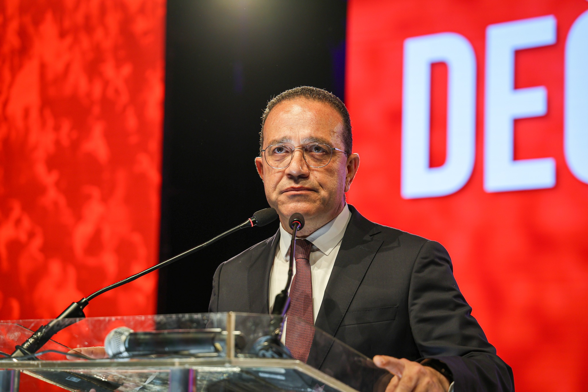 cover ‘Govt’ accused of treating north like ‘spoils of war’ over fibreoptic internet deal