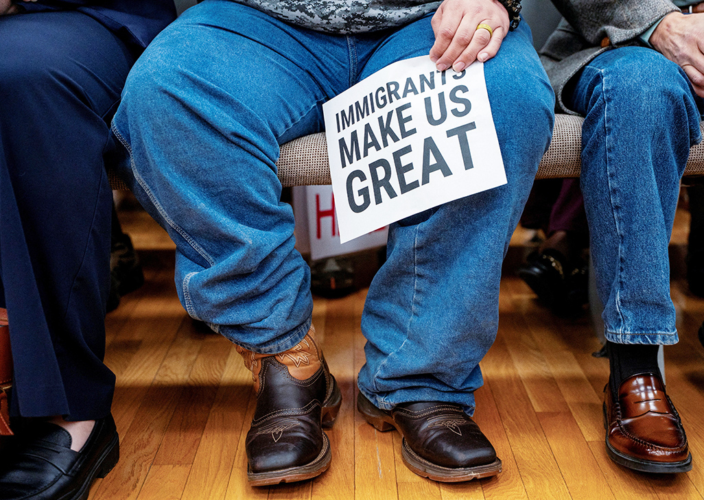 cover Trump administration expands ICE authority to detain refugees