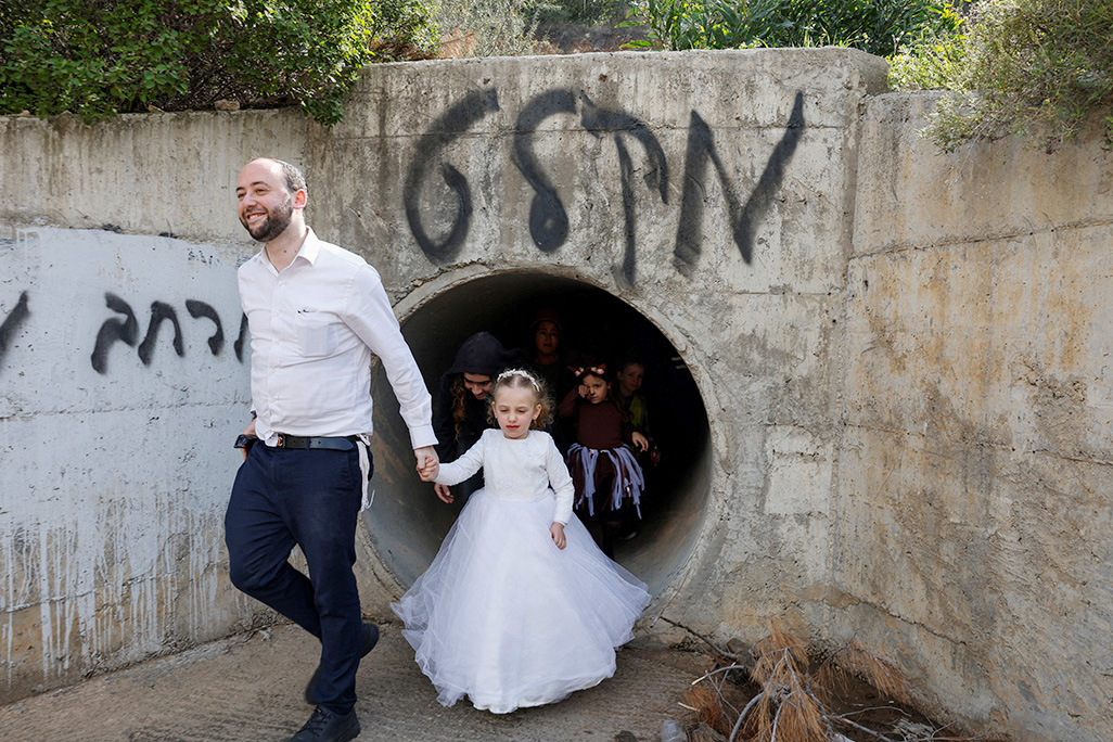 image Iran launches wave of missiles at Israel; Republicans block measure to halt US air campaign