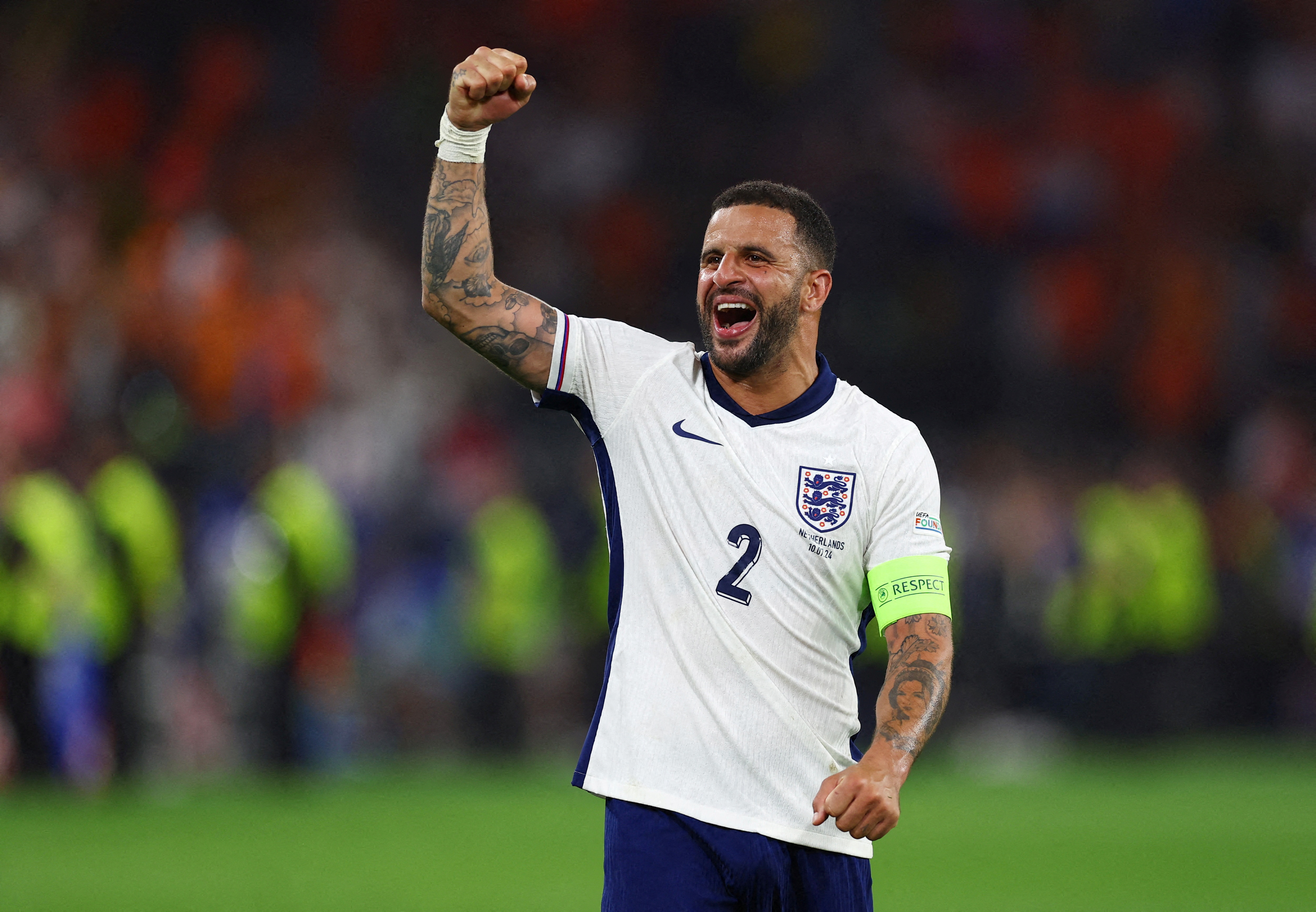 cover British soccer-Walker calls time on England career four caps short of century