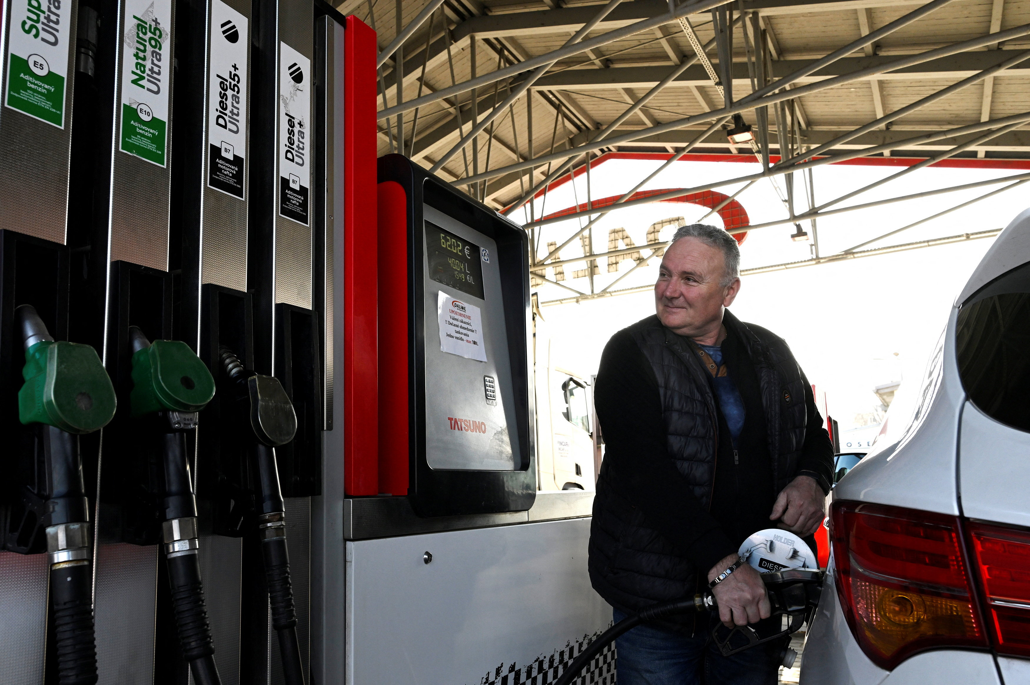 cover Slovakia allows setting higher fuel prices for foreigners