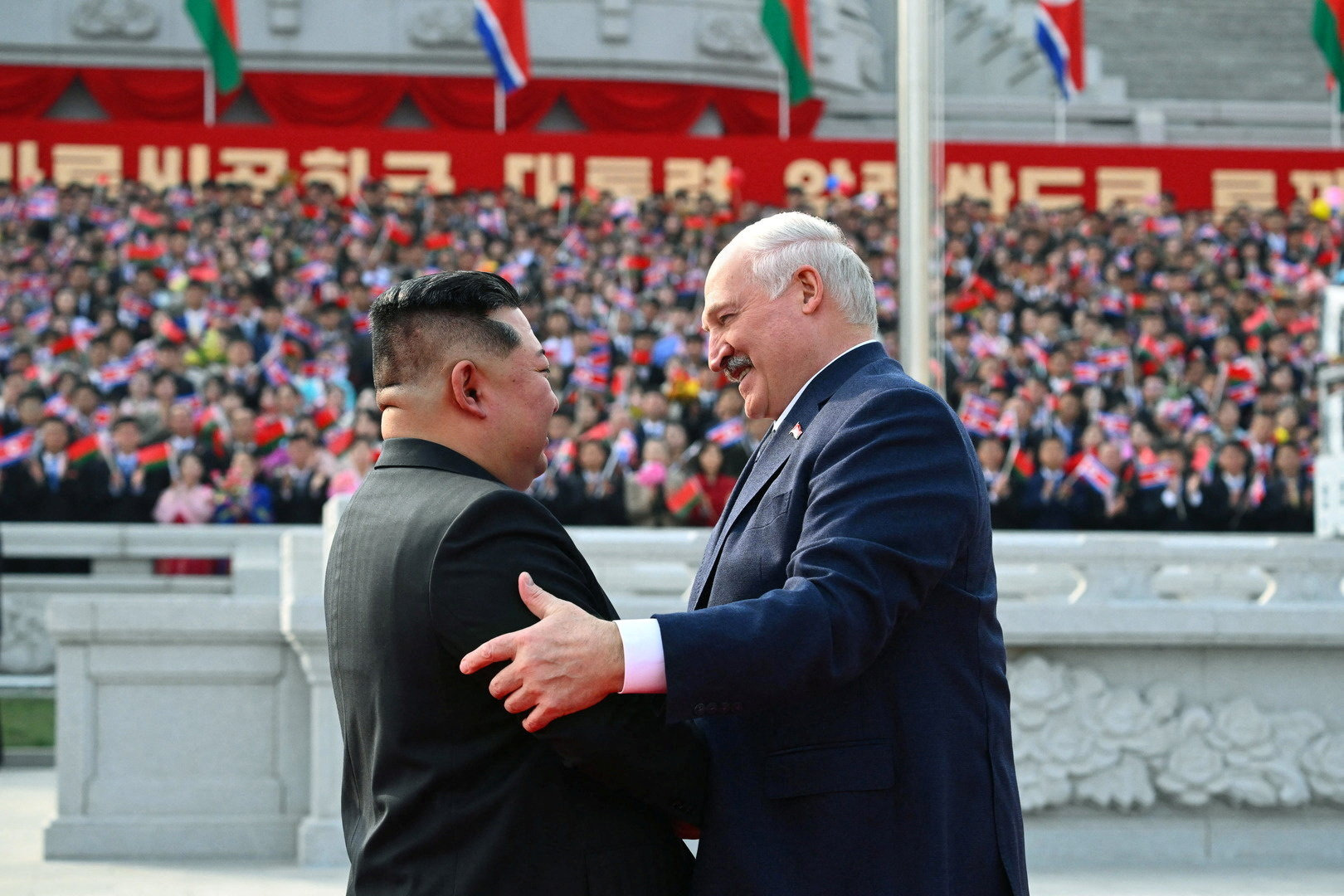 image N Korea&#8217;s Kim welcomes fellow Putin ally Lukashenko with fanfare