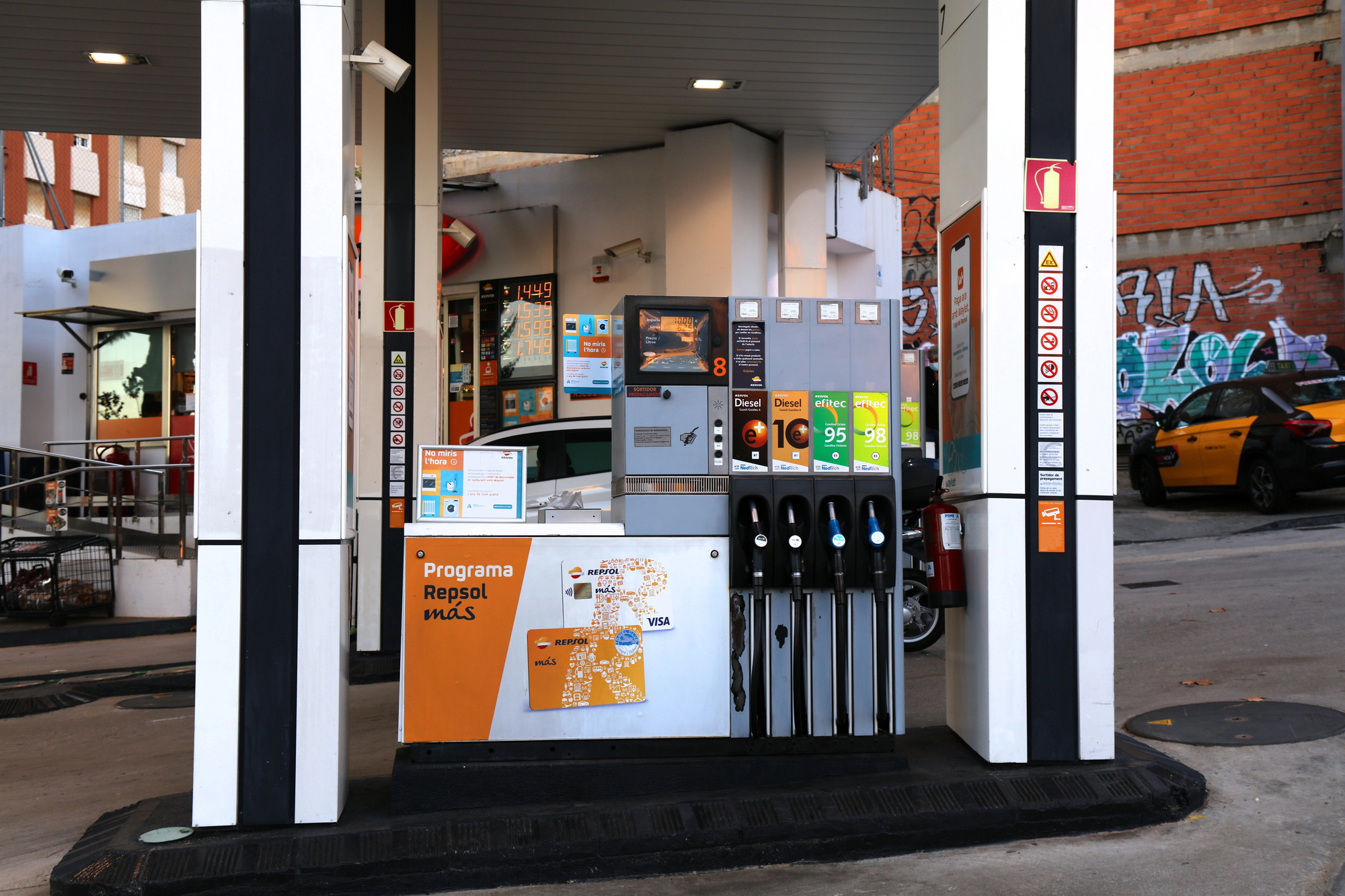 cover Spain to reduce VAT on fuel to 10% over Iran war