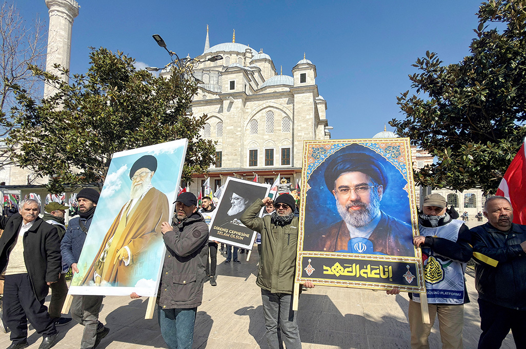 cover Iran&#8217;s new supreme leader wounded, likely disfigured, US says