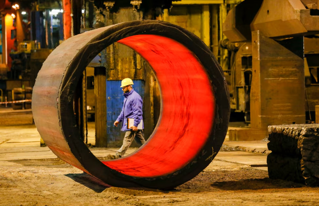 image Resilient car and aerospace demand bolsters French manufacturing sector