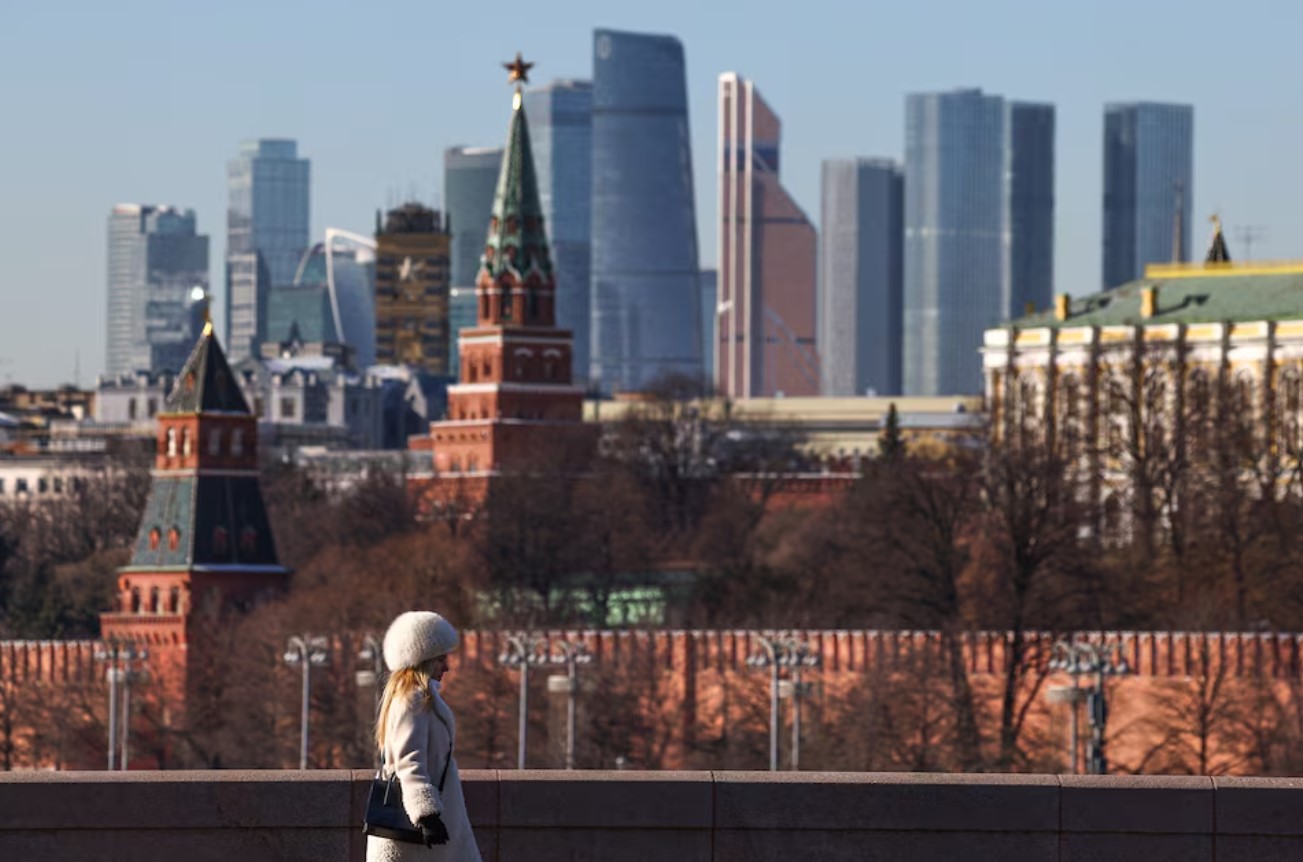 cover Russia plans 10 per cent budget cut as energy revenues fall