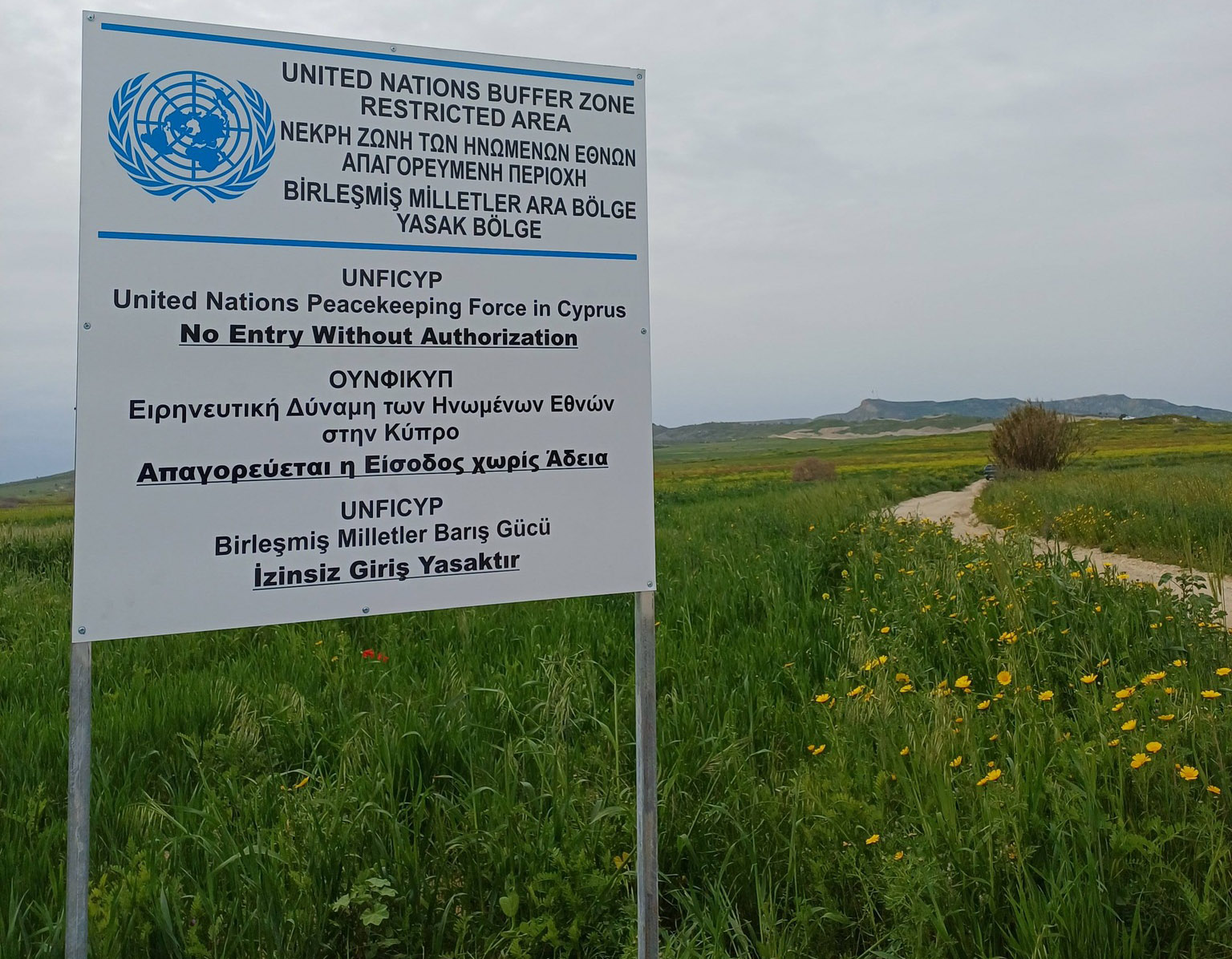 cover New signs demarcate buffer zone near Denia, deter tulip visitors