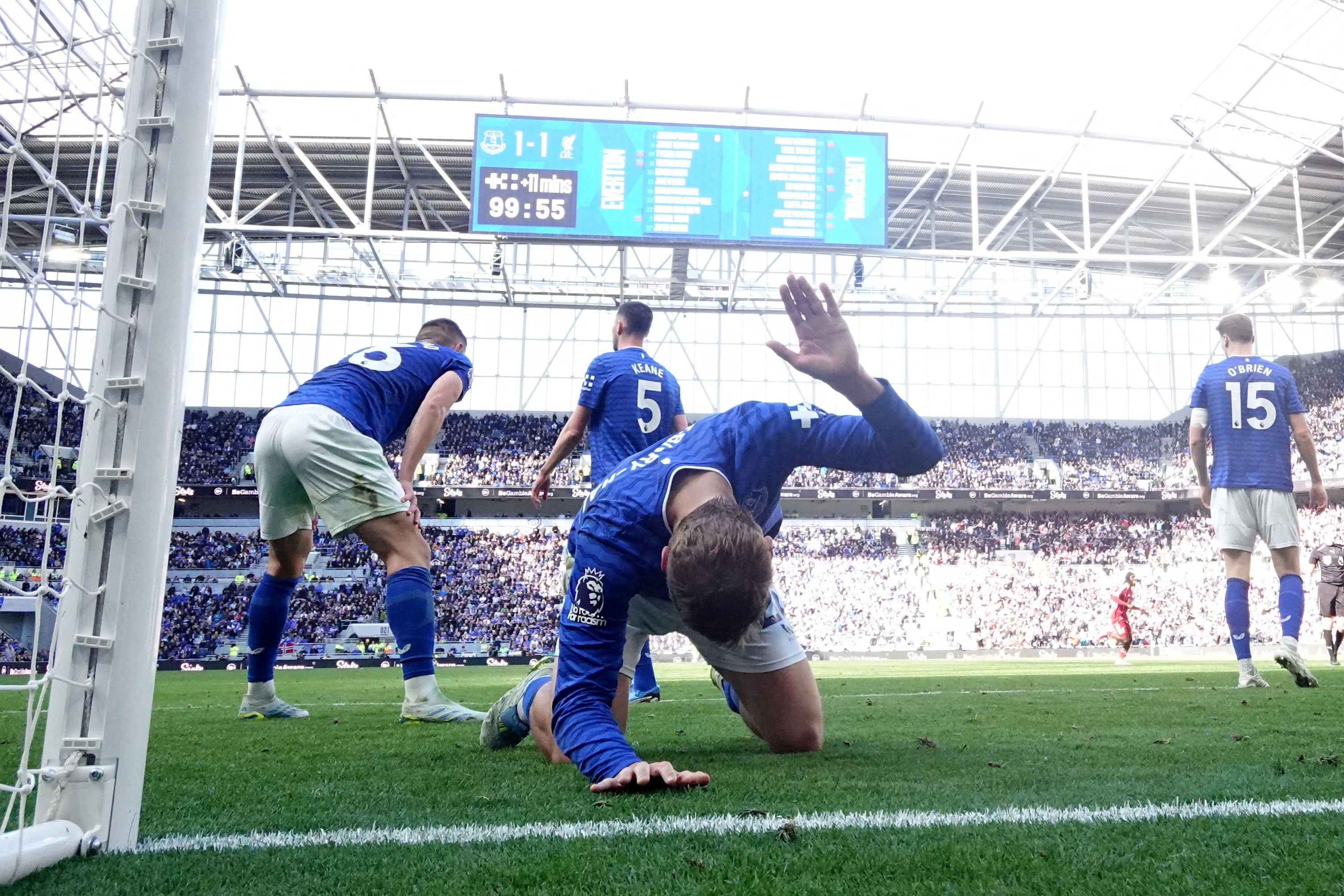 image Van Dijk scores late winner to snatch 2-1 derby win over Everton 