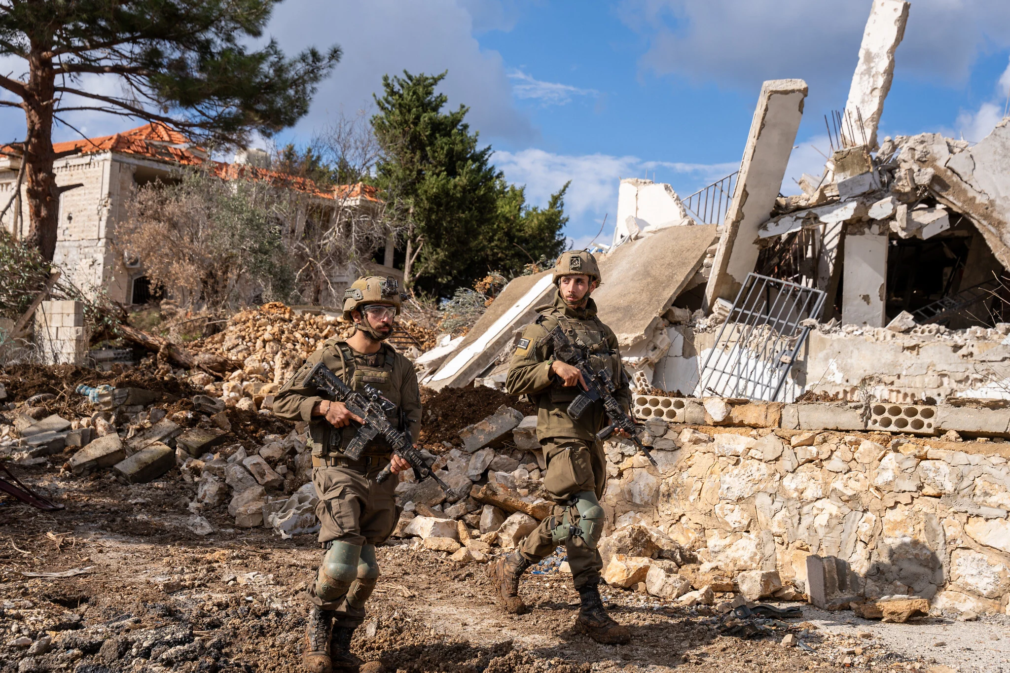 cover Israel issues evacuation warning for seven Lebanese towns beyond &#8216;buffer zone&#8217;