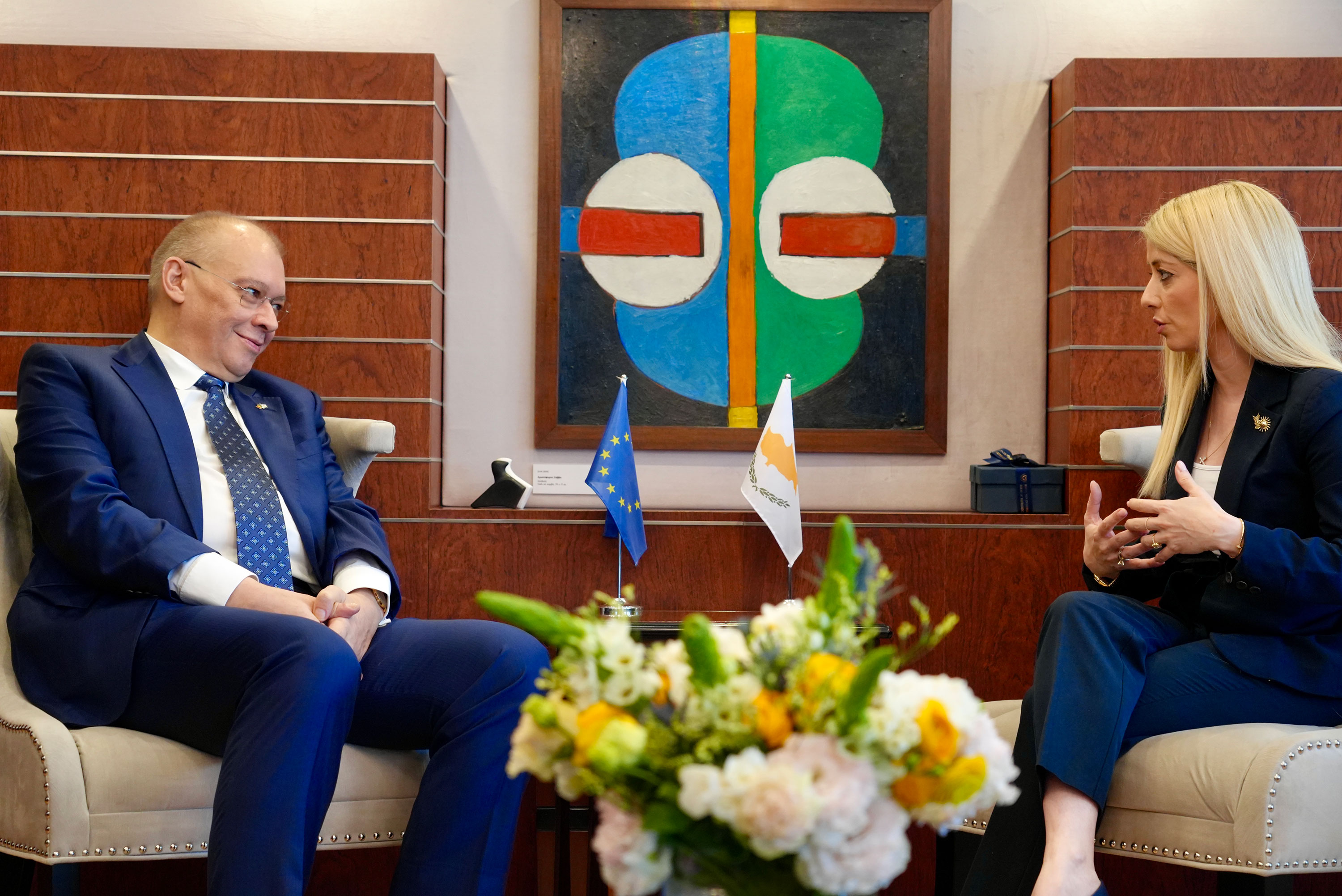 cover House president meets outgoing Romanian ambassador