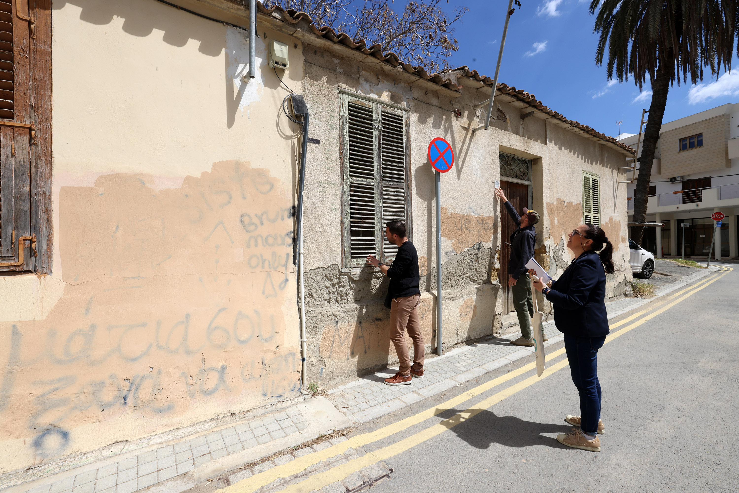 cover Over 1,400 dangerous buildings in Nicosia, 161 in old town