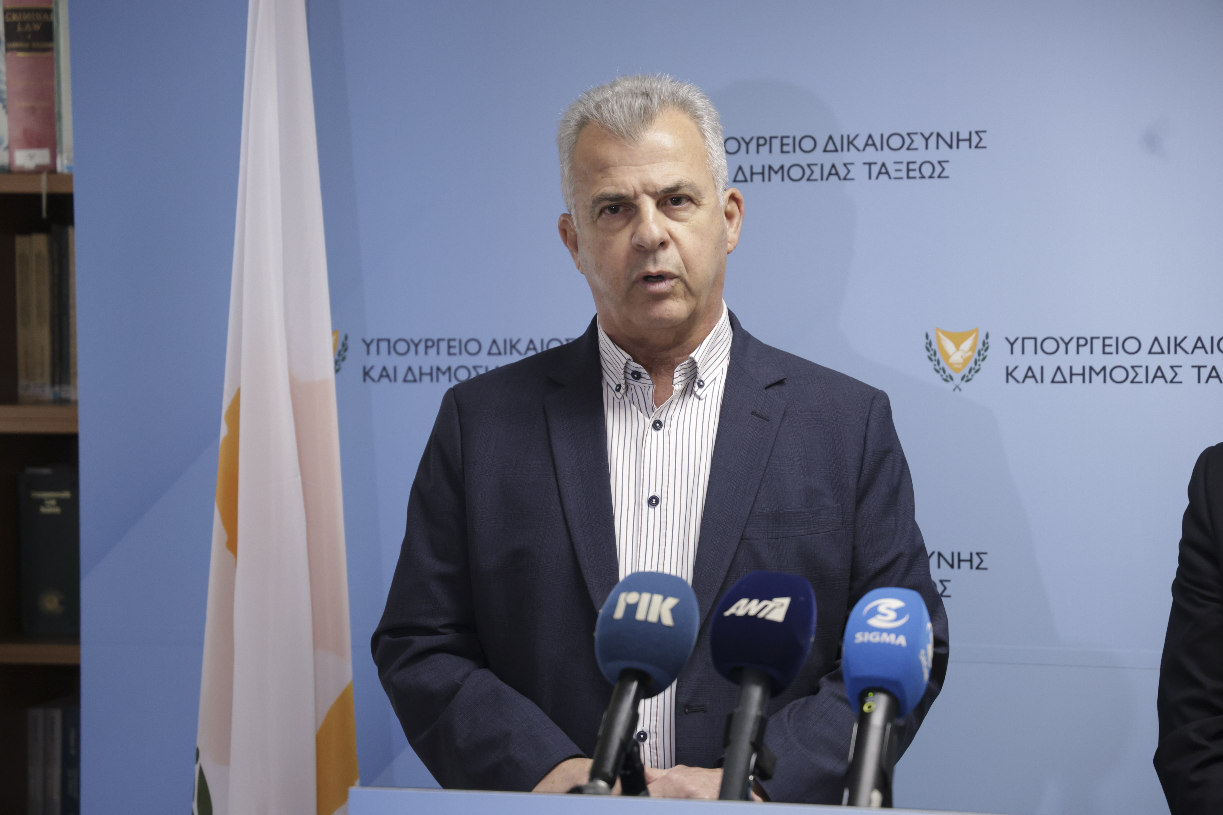 cover Prison full, Fitiris says