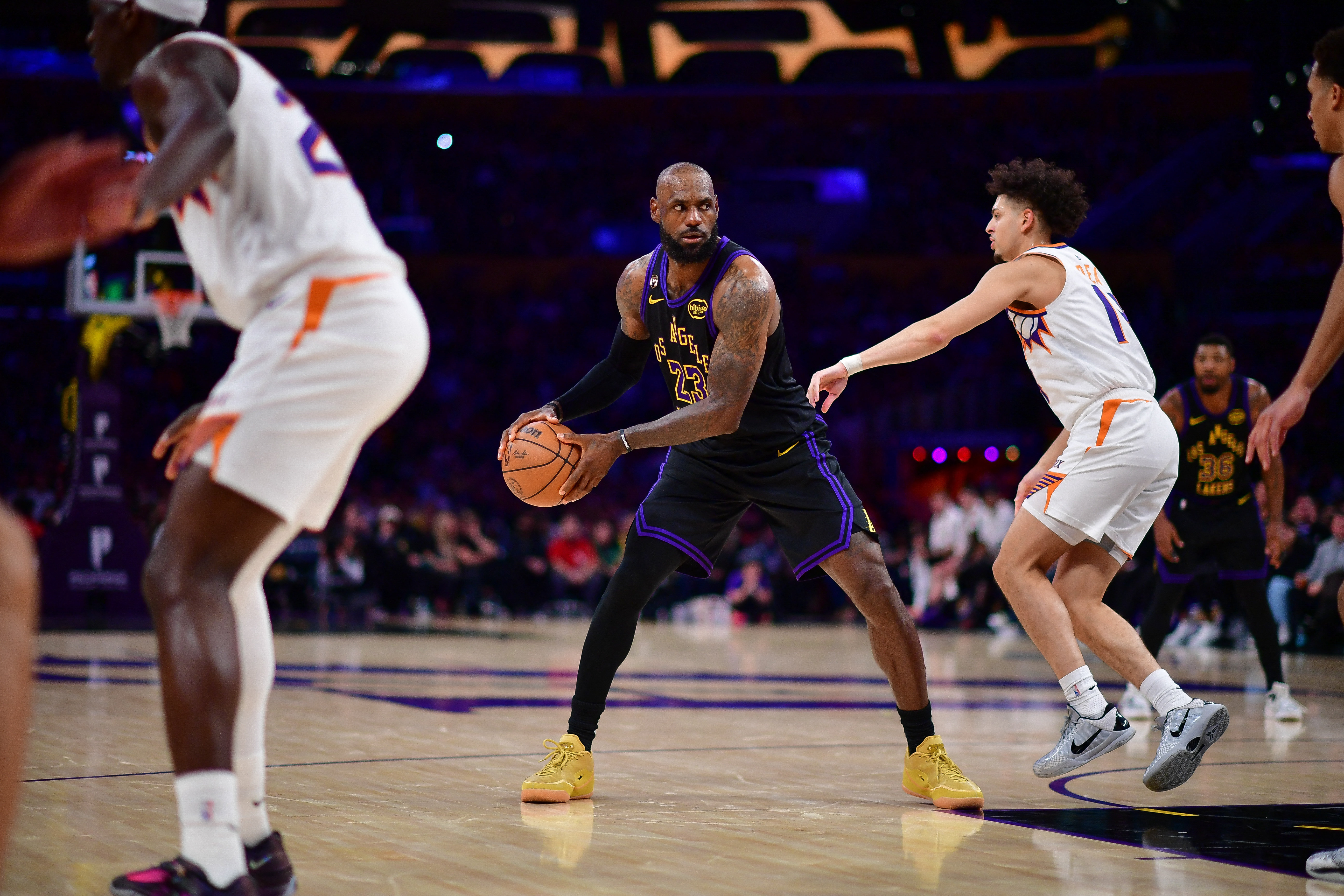 image LeBron James reaches 12K assists as Lakers crush Suns